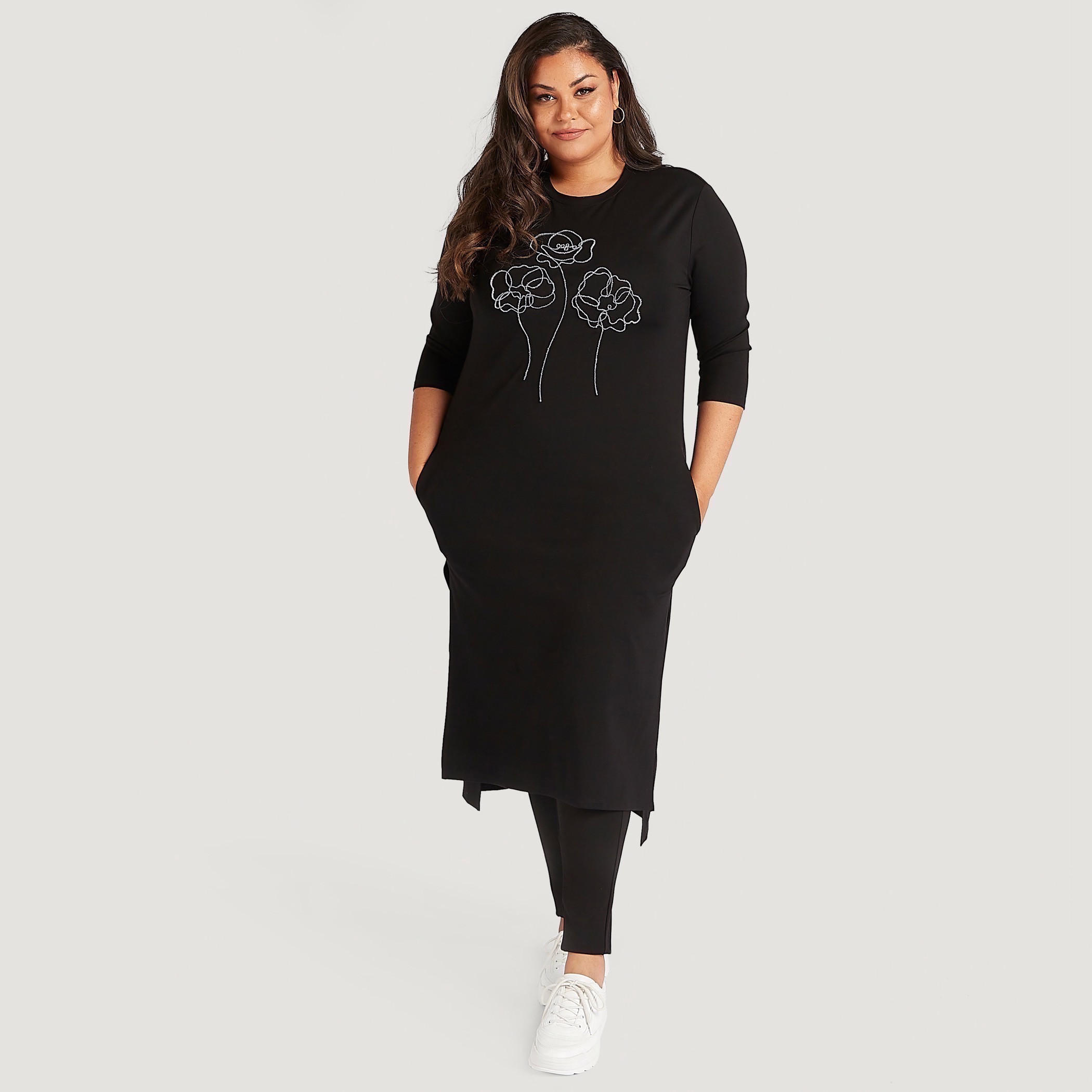 فستان واسع ميدي بتطريز أزهار وأكمام 3/4 وأطراف بطول غير مستوي-women-clothing-dresses-image-2