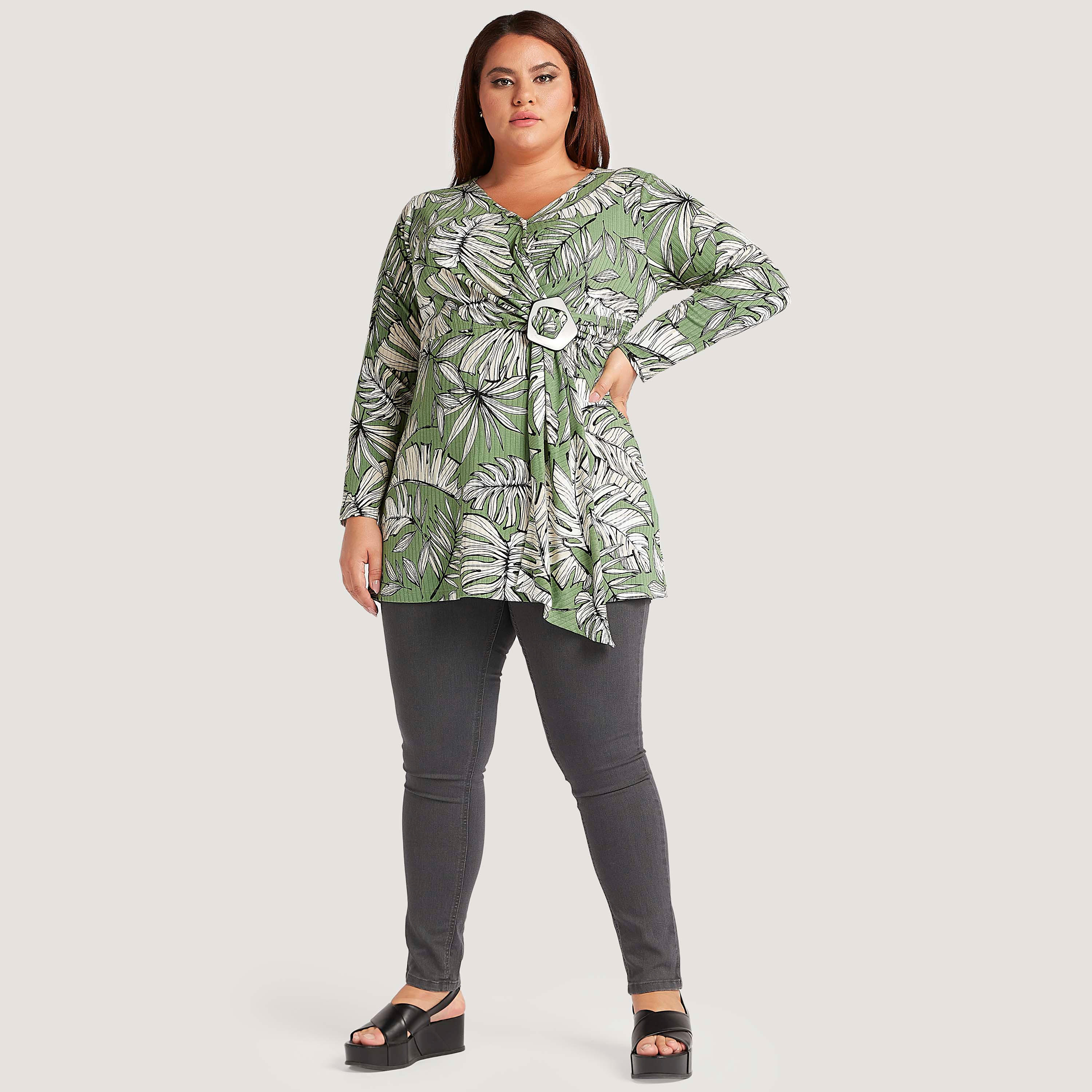 بلوزة بياقة V وأكمام طويلة وطبعات-women-clothing-tshirts-image-2