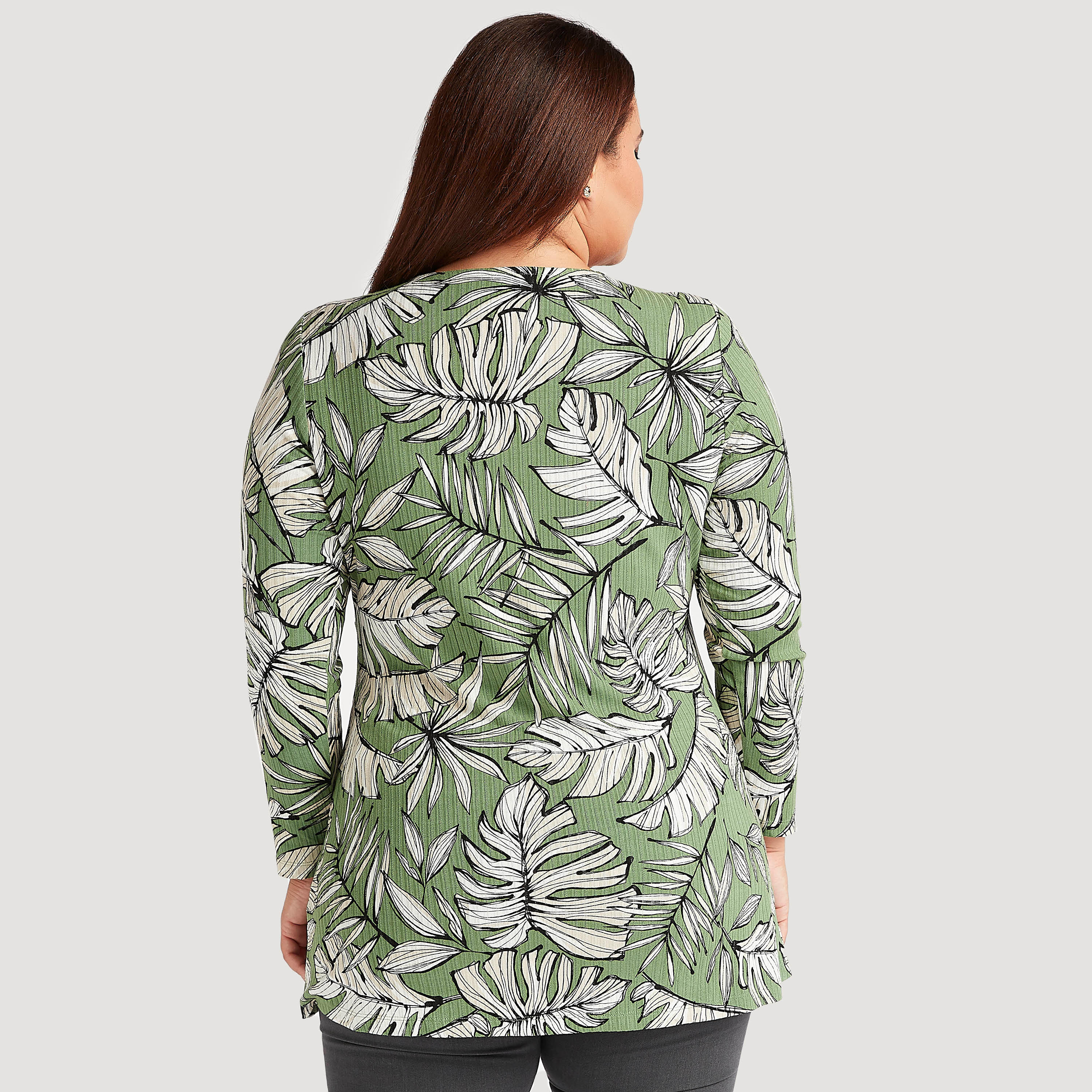 بلوزة بياقة V وأكمام طويلة وطبعات-women-clothing-tshirts-image-4