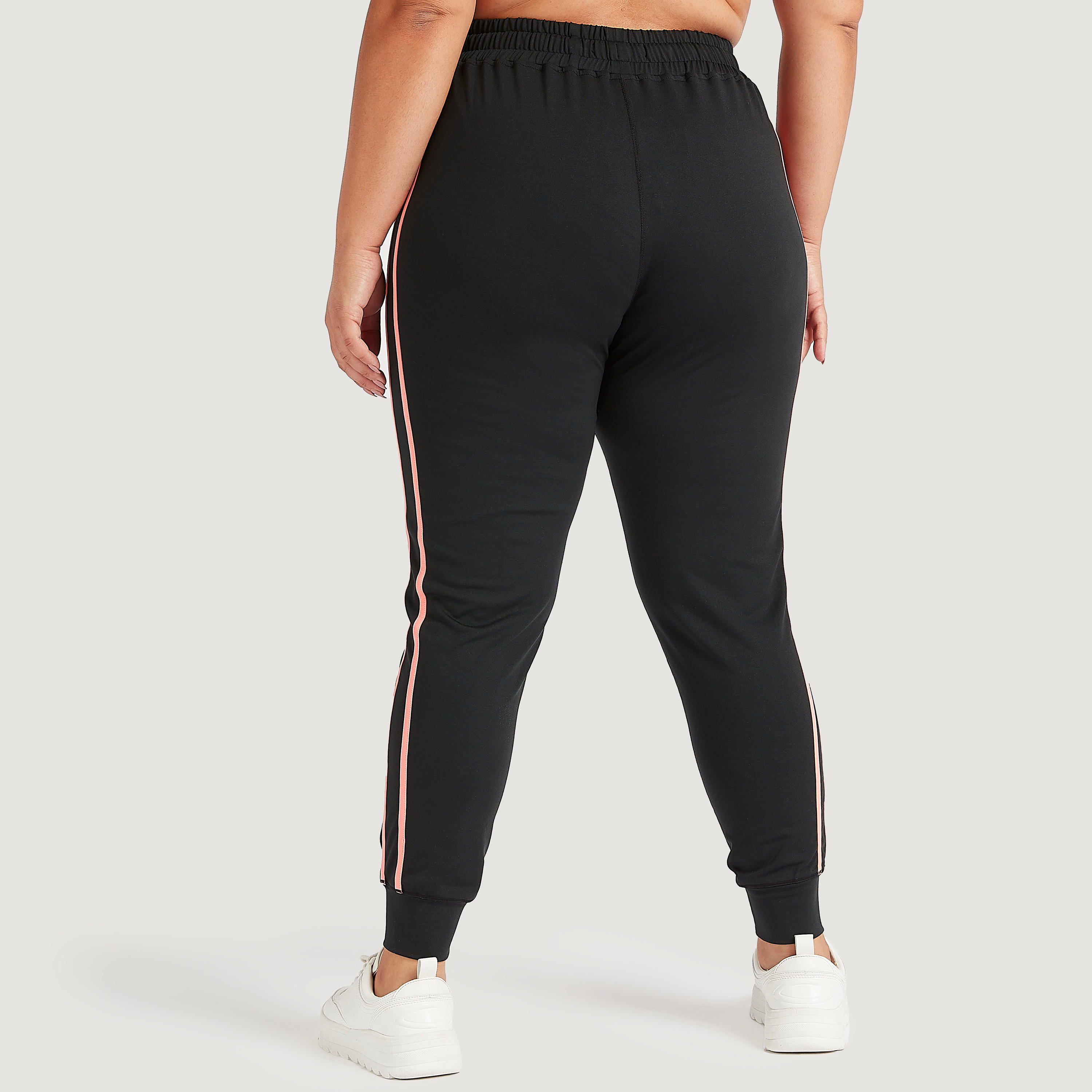 بنطلون رياضي بتفاصيل شريطة وخصر مطّاطي متوسّط الارتفاع وجيوب-women-clothing-bottoms-joggers-image-4