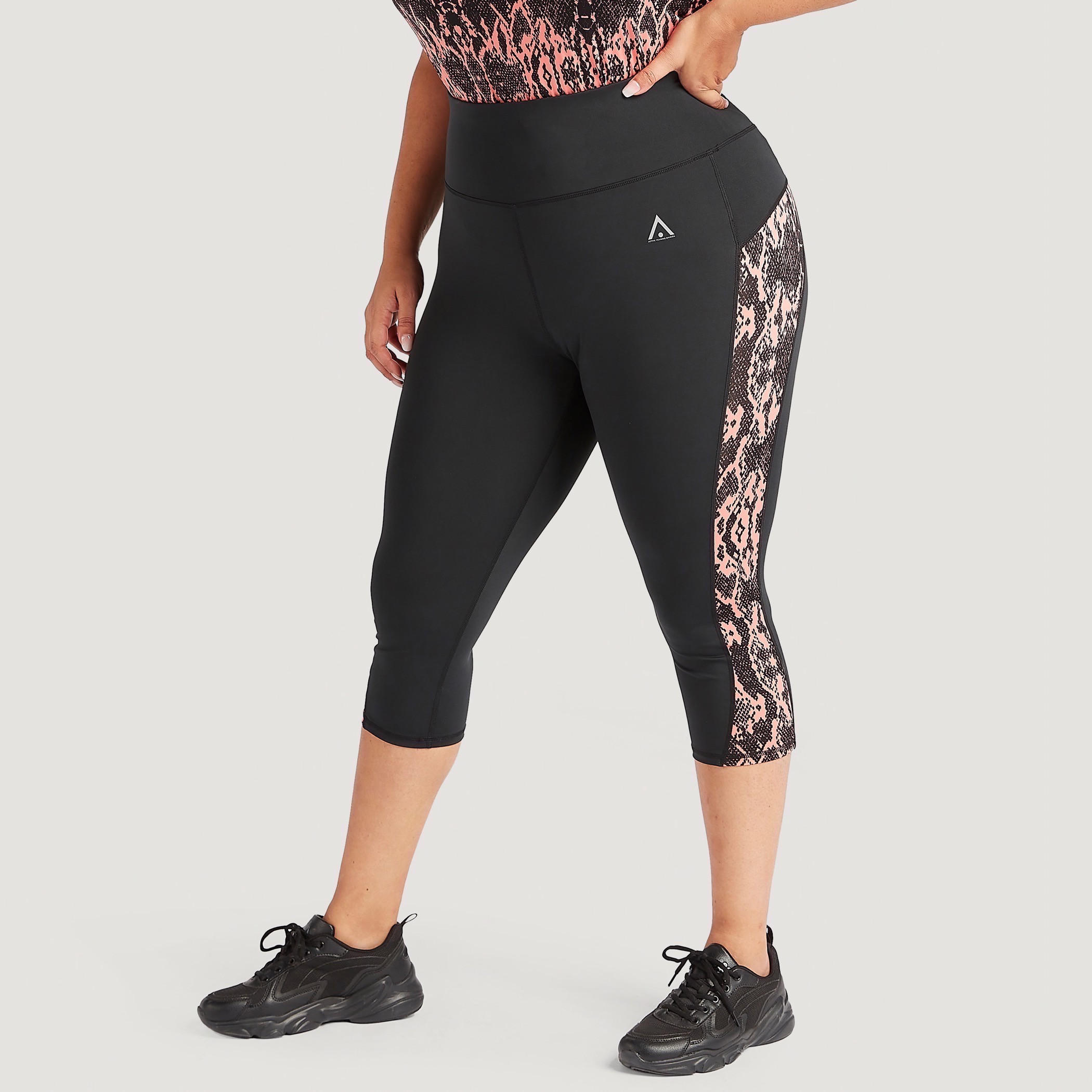 بنطلون ليقنز قصير بطبعات حيوانات وخصر مطّاطي متوسّط الارتفاع-women-clothing-bottoms-leggings-image-1