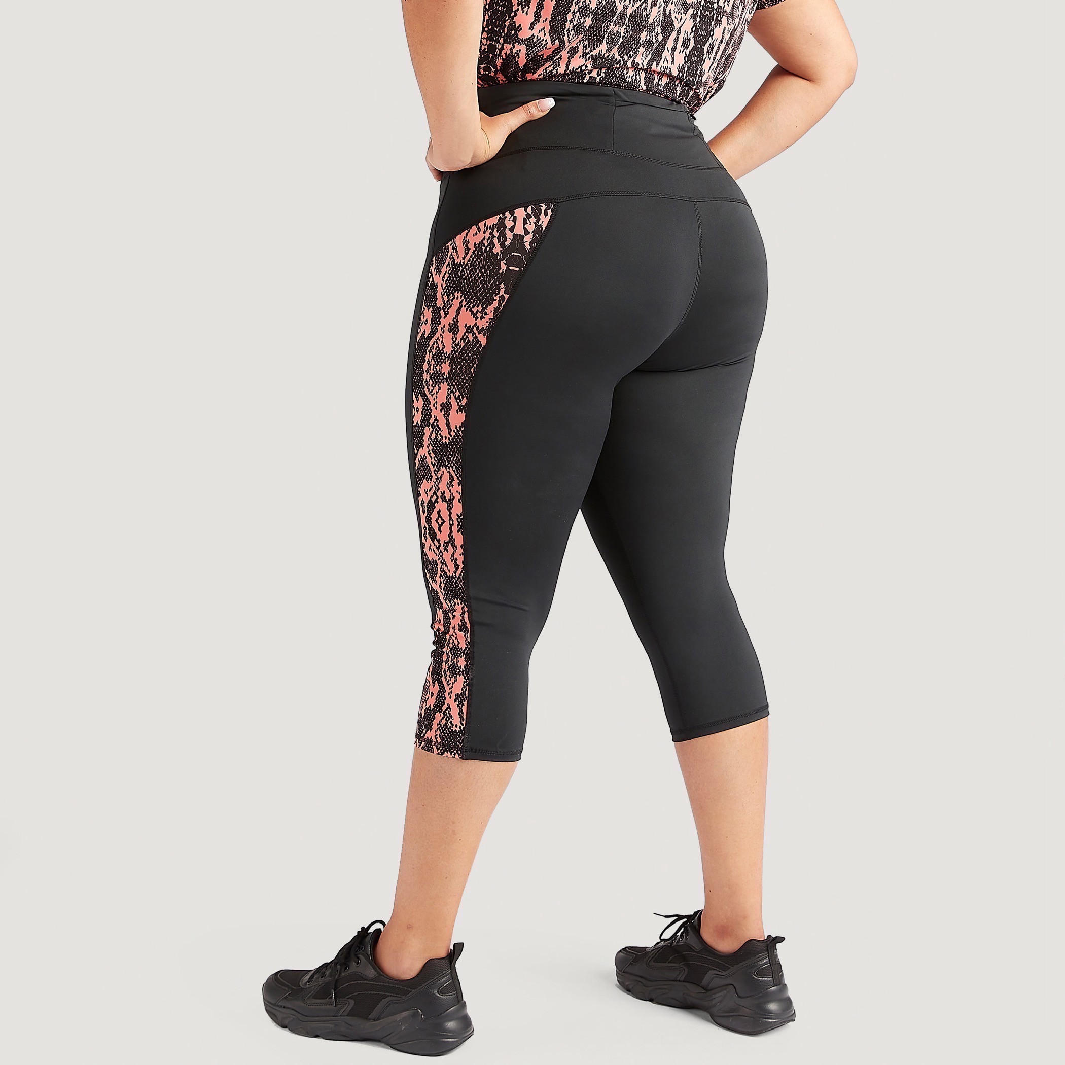 بنطلون ليقنز قصير بطبعات حيوانات وخصر مطّاطي متوسّط الارتفاع-women-clothing-bottoms-leggings-image-4