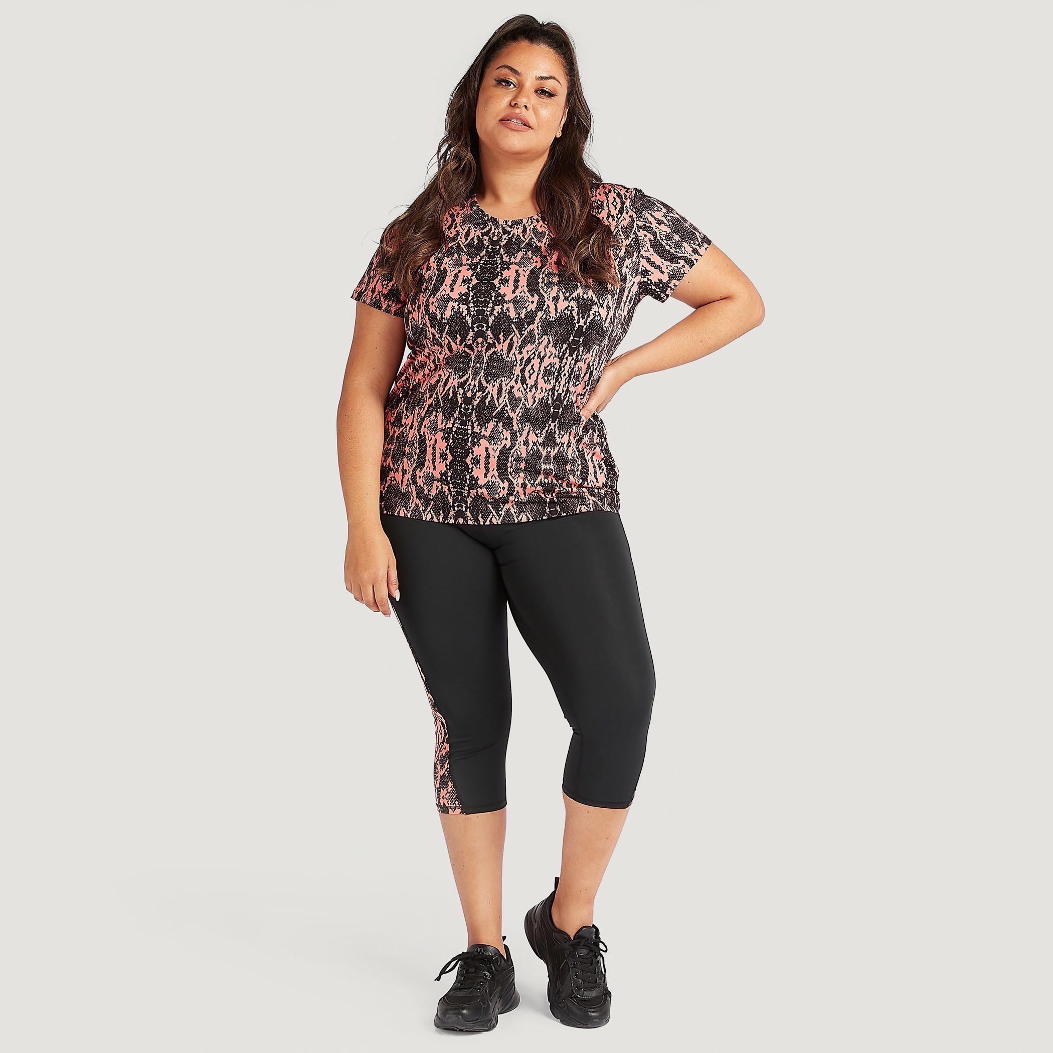بنطلون ليقنز قصير بطبعات حيوانات وخصر مطّاطي متوسّط الارتفاع-women-clothing-bottoms-leggings-image-5