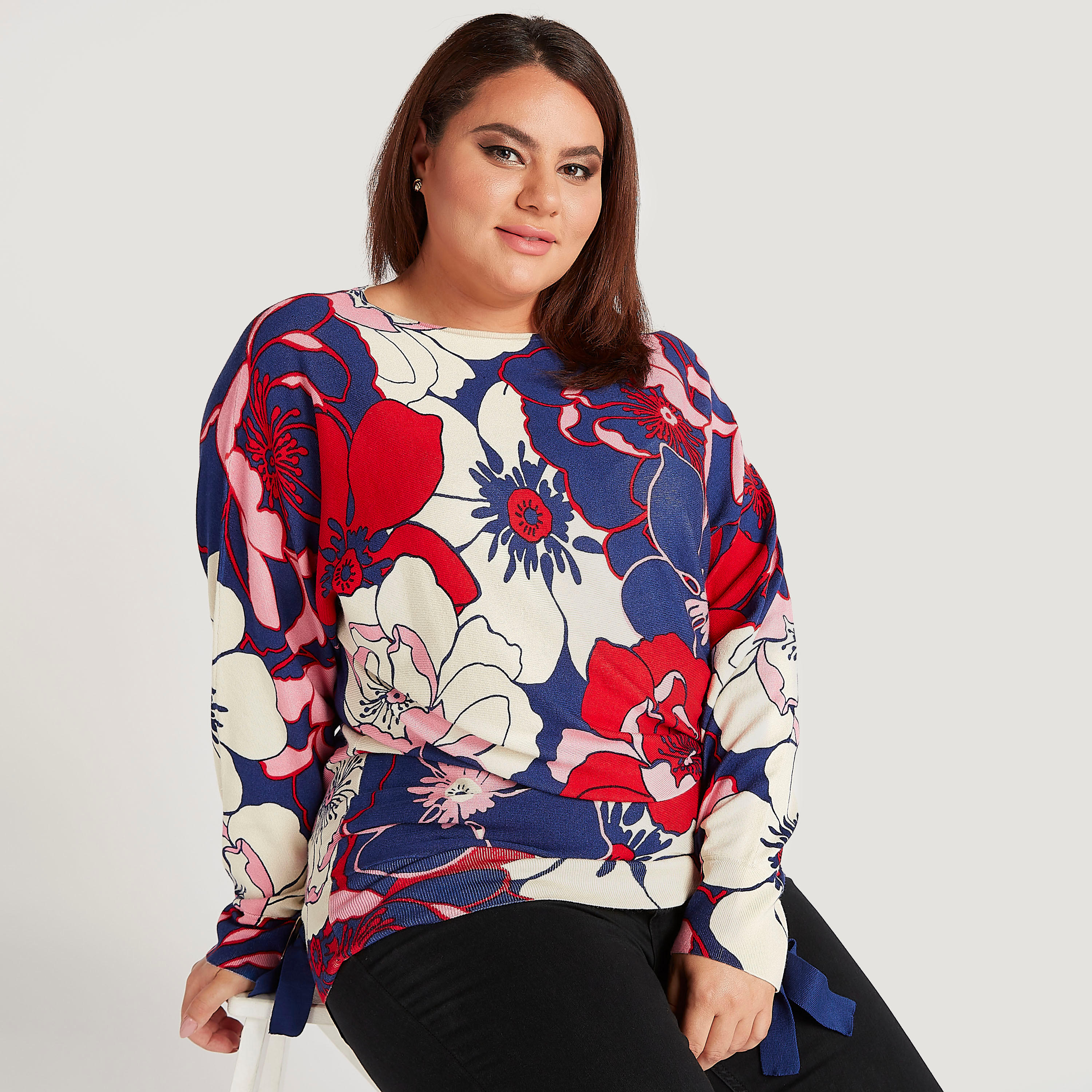 بلوزة بطبعات أزهار وأكمام واسعة وتفاصيل فيونكة-women-clothing-shirtsandblouses-blouses-image-1