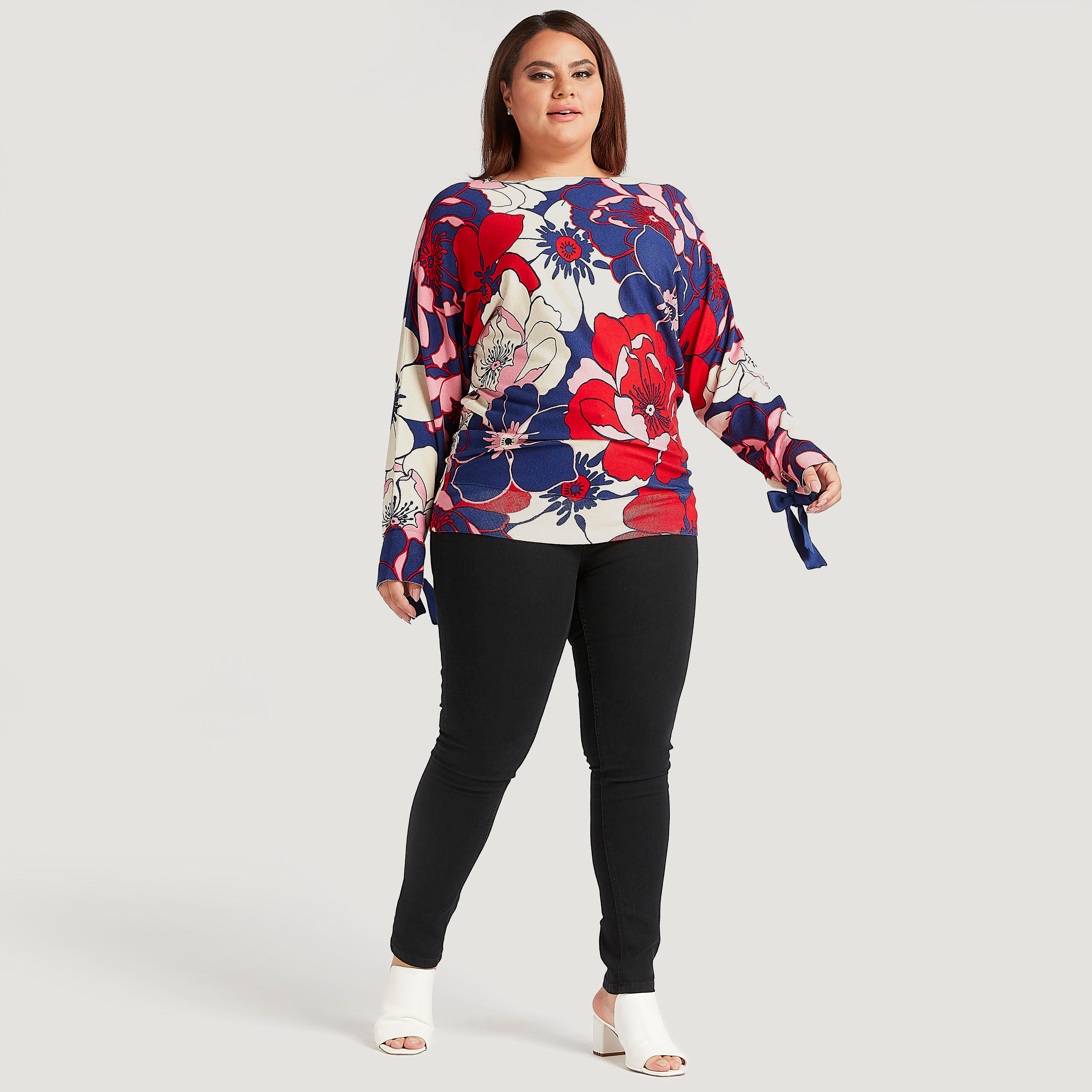 بلوزة بطبعات أزهار وأكمام واسعة وتفاصيل فيونكة-women-clothing-shirtsandblouses-blouses-image-2