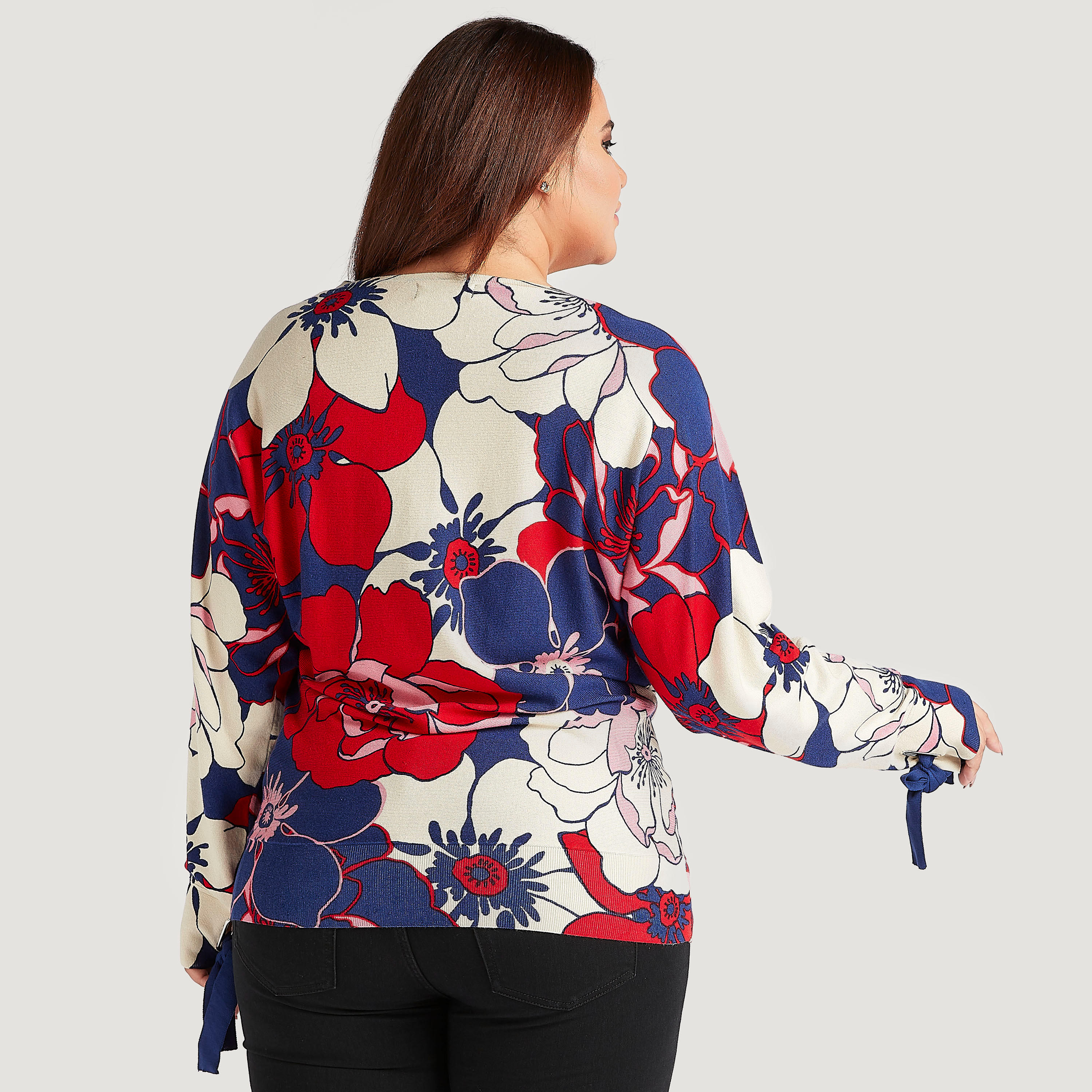 بلوزة بطبعات أزهار وأكمام واسعة وتفاصيل فيونكة-women-clothing-shirtsandblouses-blouses-image-4