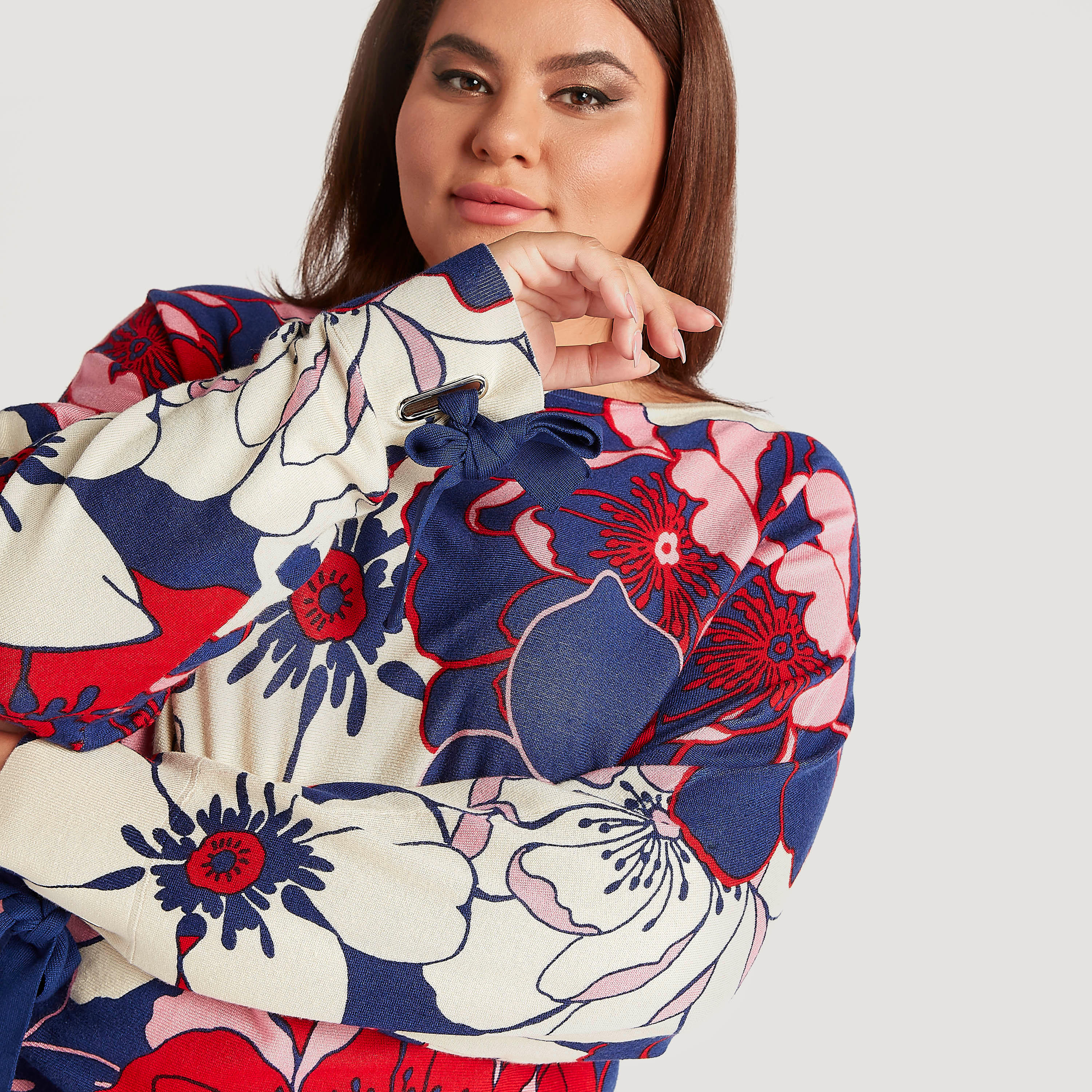 بلوزة بطبعات أزهار وأكمام واسعة وتفاصيل فيونكة-women-clothing-shirtsandblouses-blouses-image-6