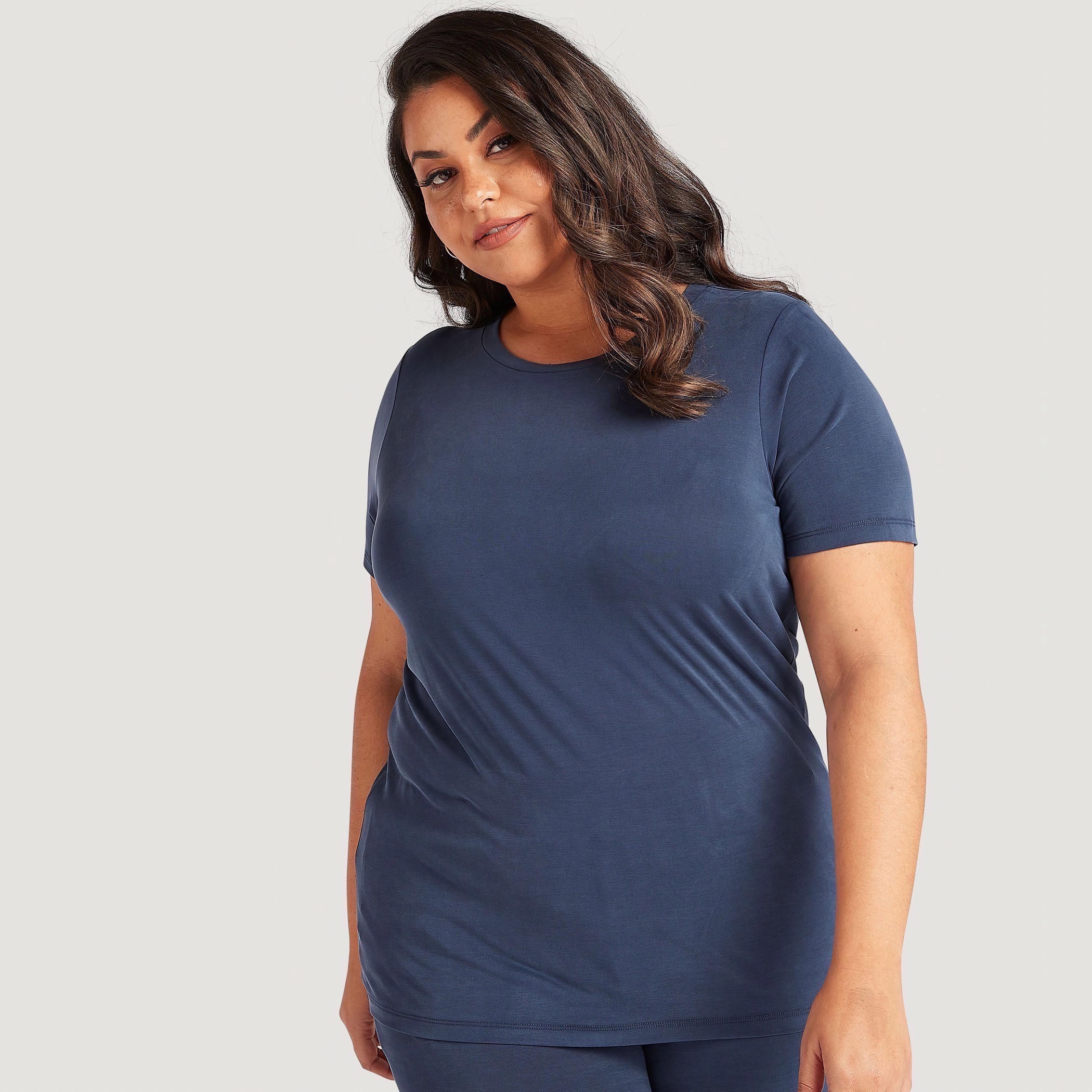 تيشيرت سادة بياقة ضيّقة وأكمام قصيرة-women-clothing-tshirts-image-4