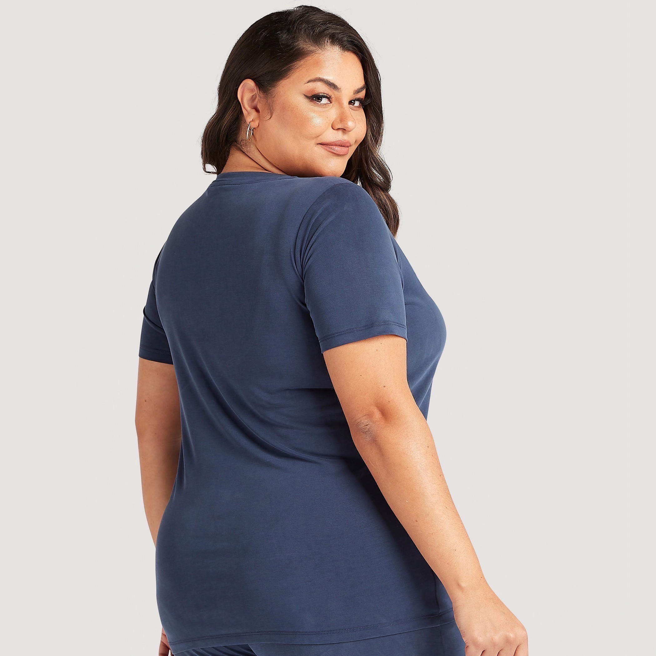 تيشيرت سادة بياقة ضيّقة وأكمام قصيرة-women-clothing-tshirts-image-1