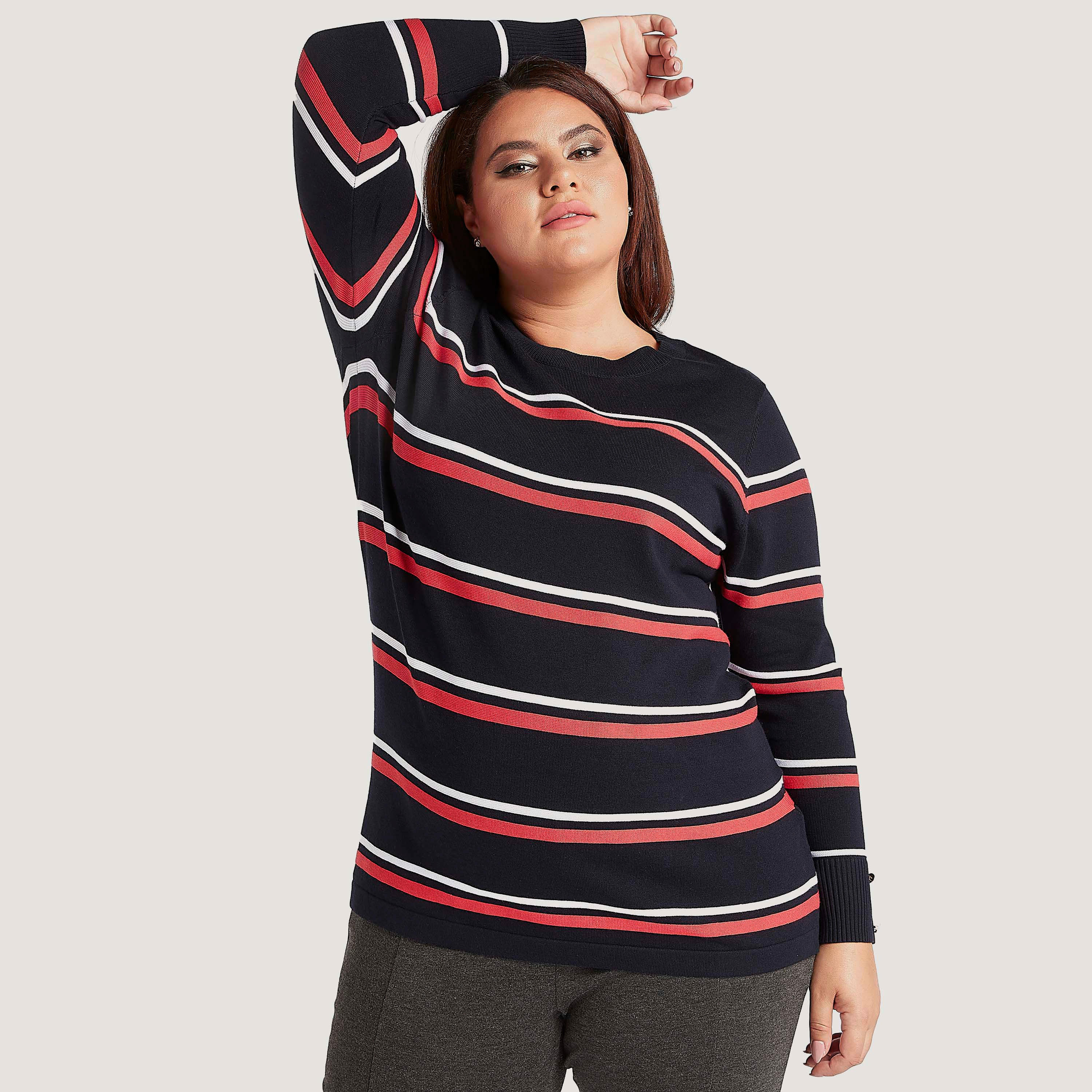 كنزة مخططة بياقة مستديرة وأكمام طويلة وتفاصيل زر-women-winterwear-cardigansandjumpers-cardigans-image-5