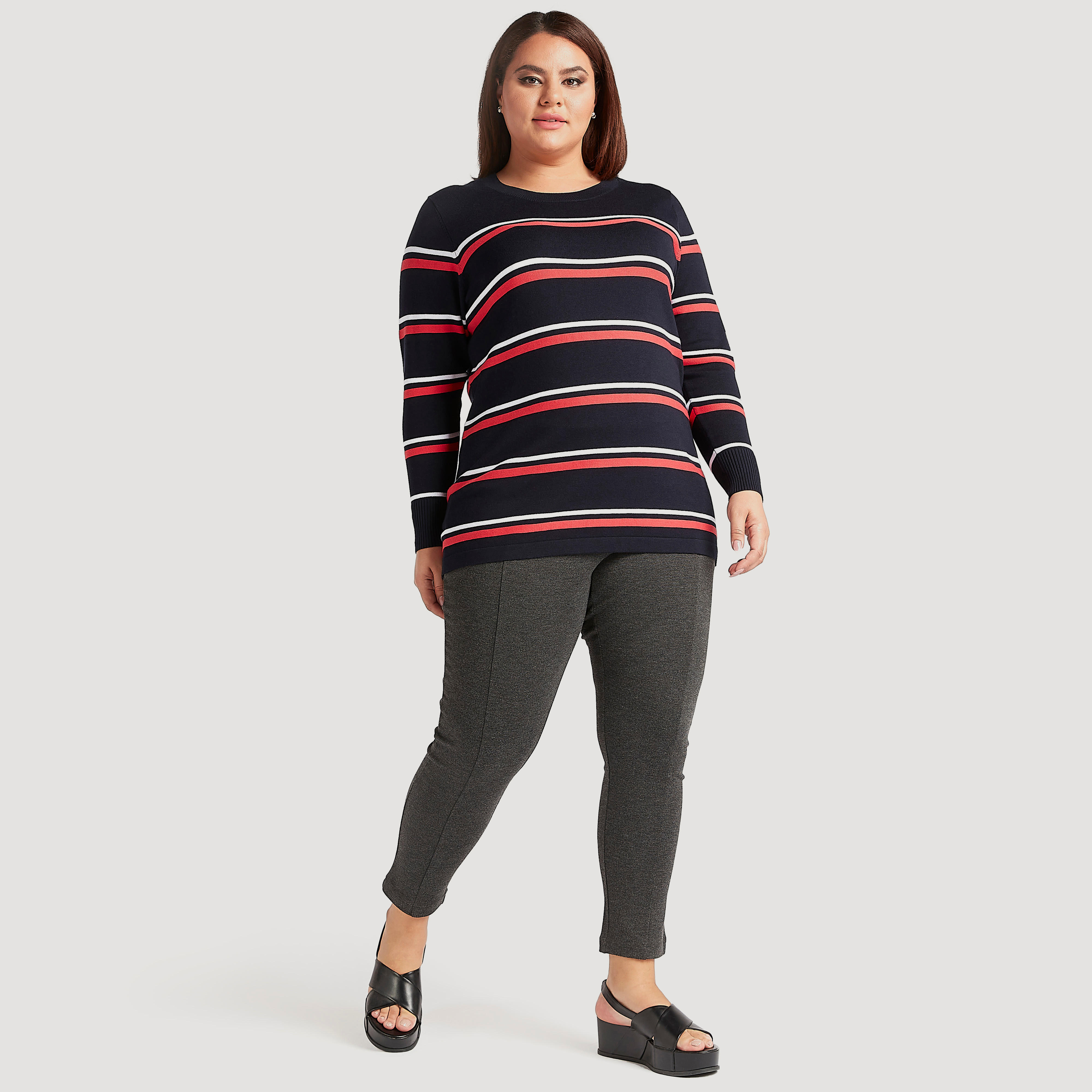 كنزة مخططة بياقة مستديرة وأكمام طويلة وتفاصيل زر-women-winterwear-cardigansandjumpers-cardigans-image-4