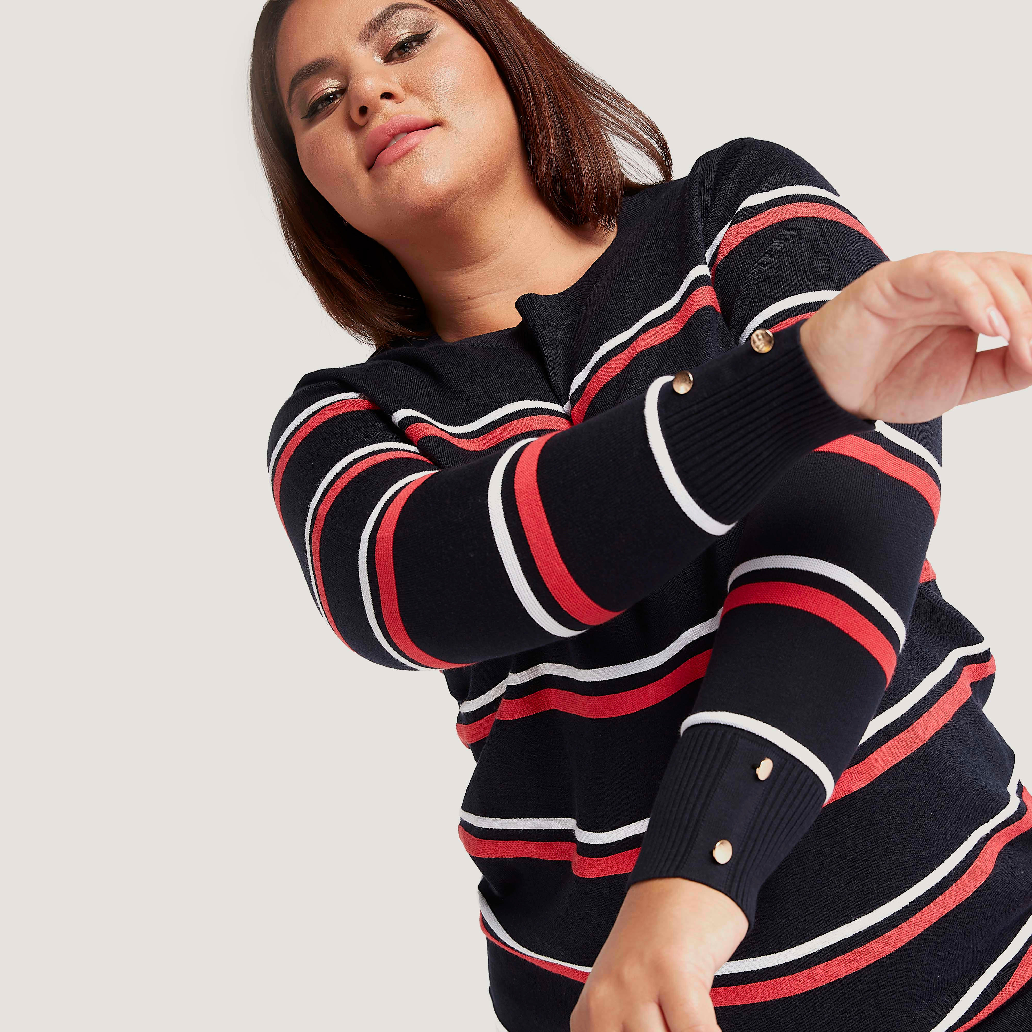 كنزة مخططة بياقة مستديرة وأكمام طويلة وتفاصيل زر-women-winterwear-cardigansandjumpers-cardigans-image-3
