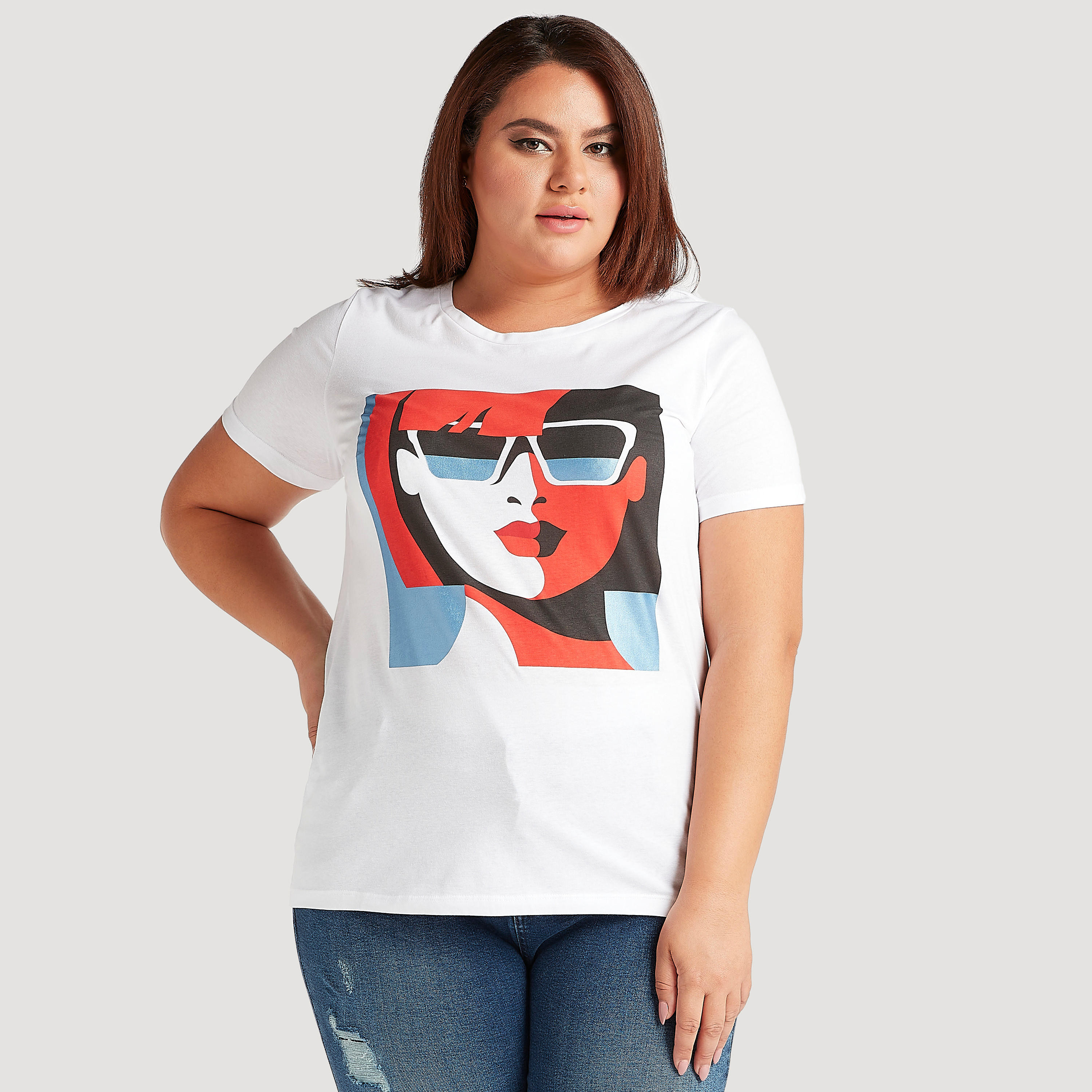 تيشيرت بياقة ضيقة وأكمام قصيرة وطبعات جرافيك-women-clothing-tshirts-image-1