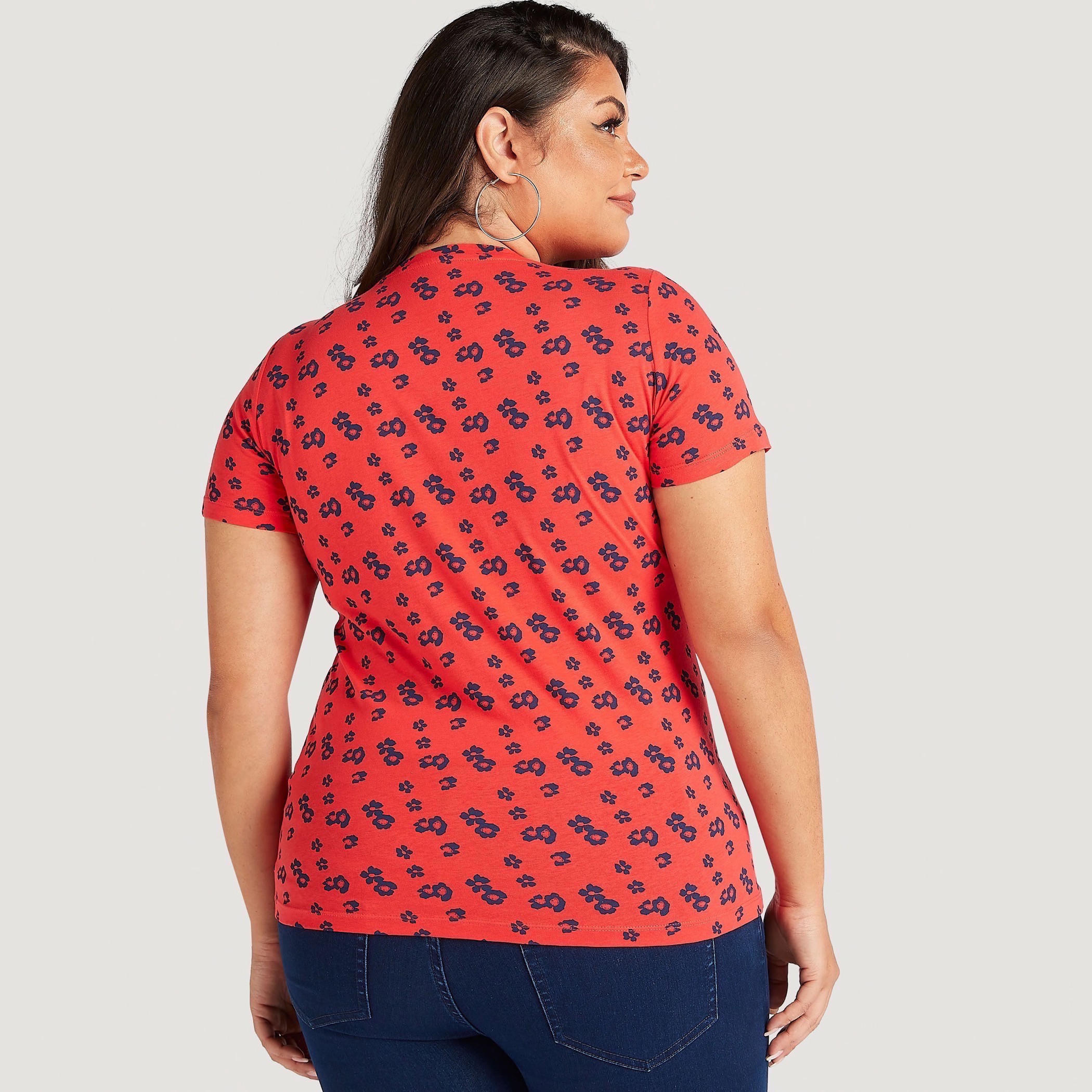 تيشيرت بياقة مستديرة وأكمام قصيرة وطبعات أزهار-women-clothing-tshirts-image-4