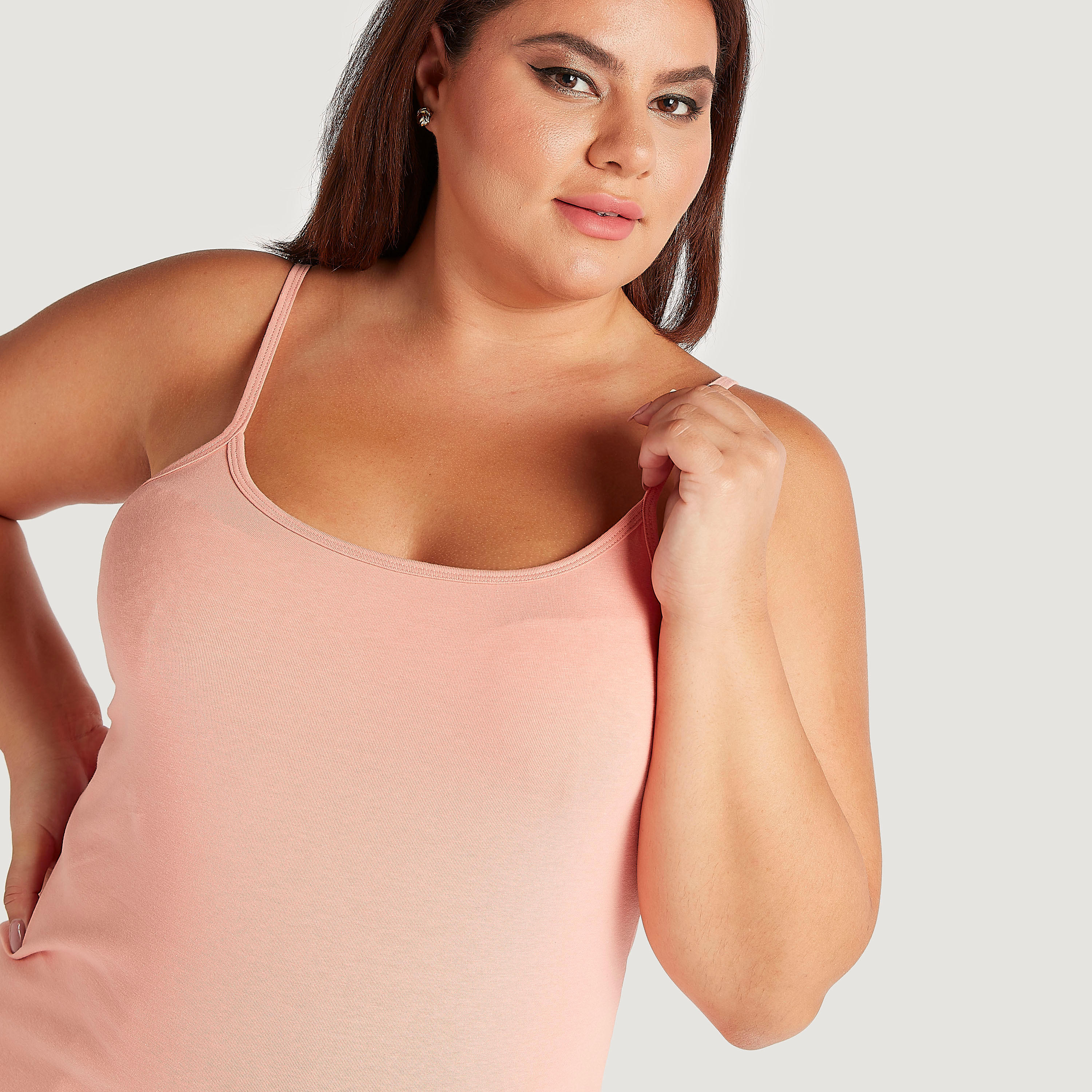 فيست سادة بياقة عميقة وحمّالات رفيعة-women-clothing-tshirts-image-3