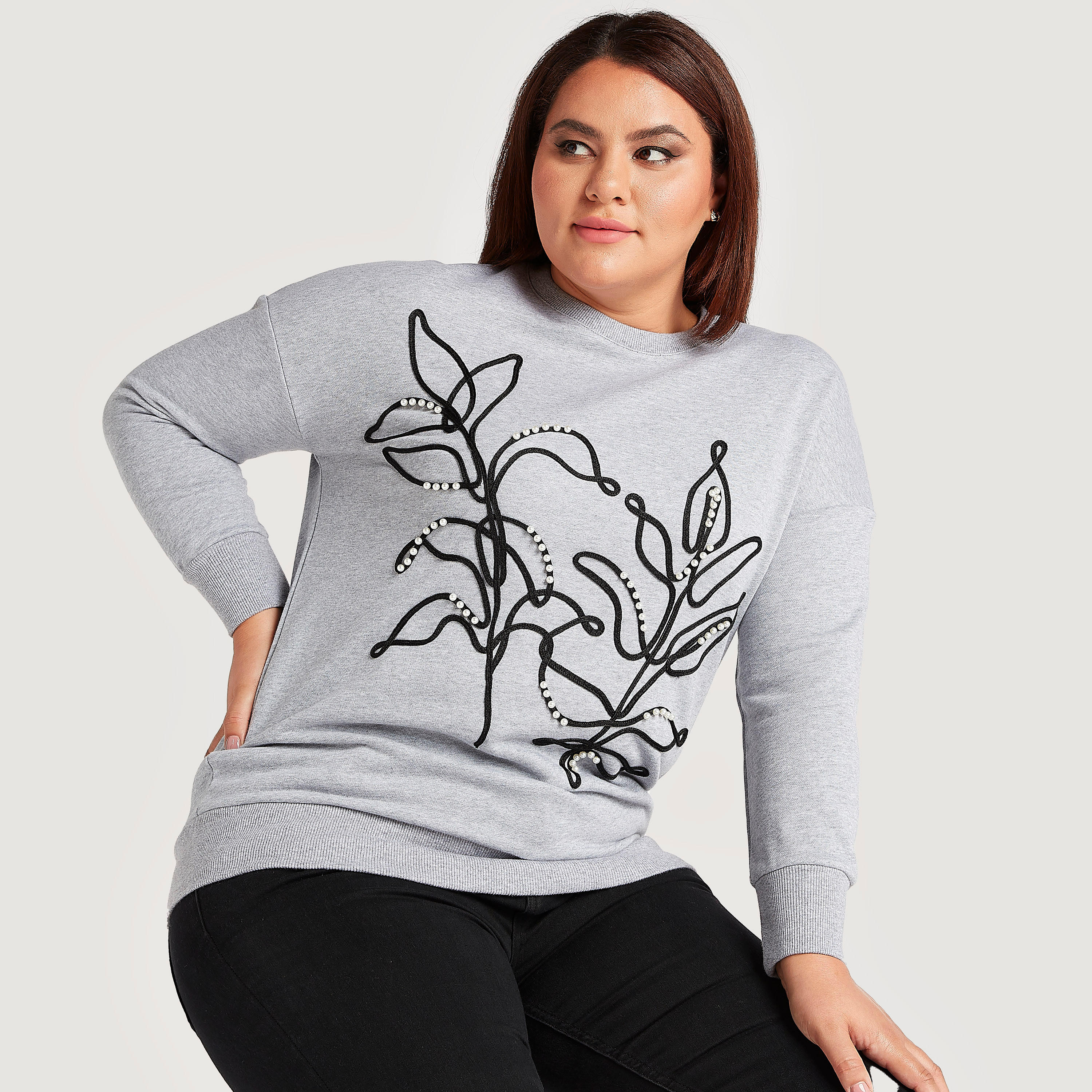 سويت شيرت مزيّن بأكمام طويلة وياقة ضيّقة-women-winterwear-hoodiesandsweatshirts-sweatshirts-image-3