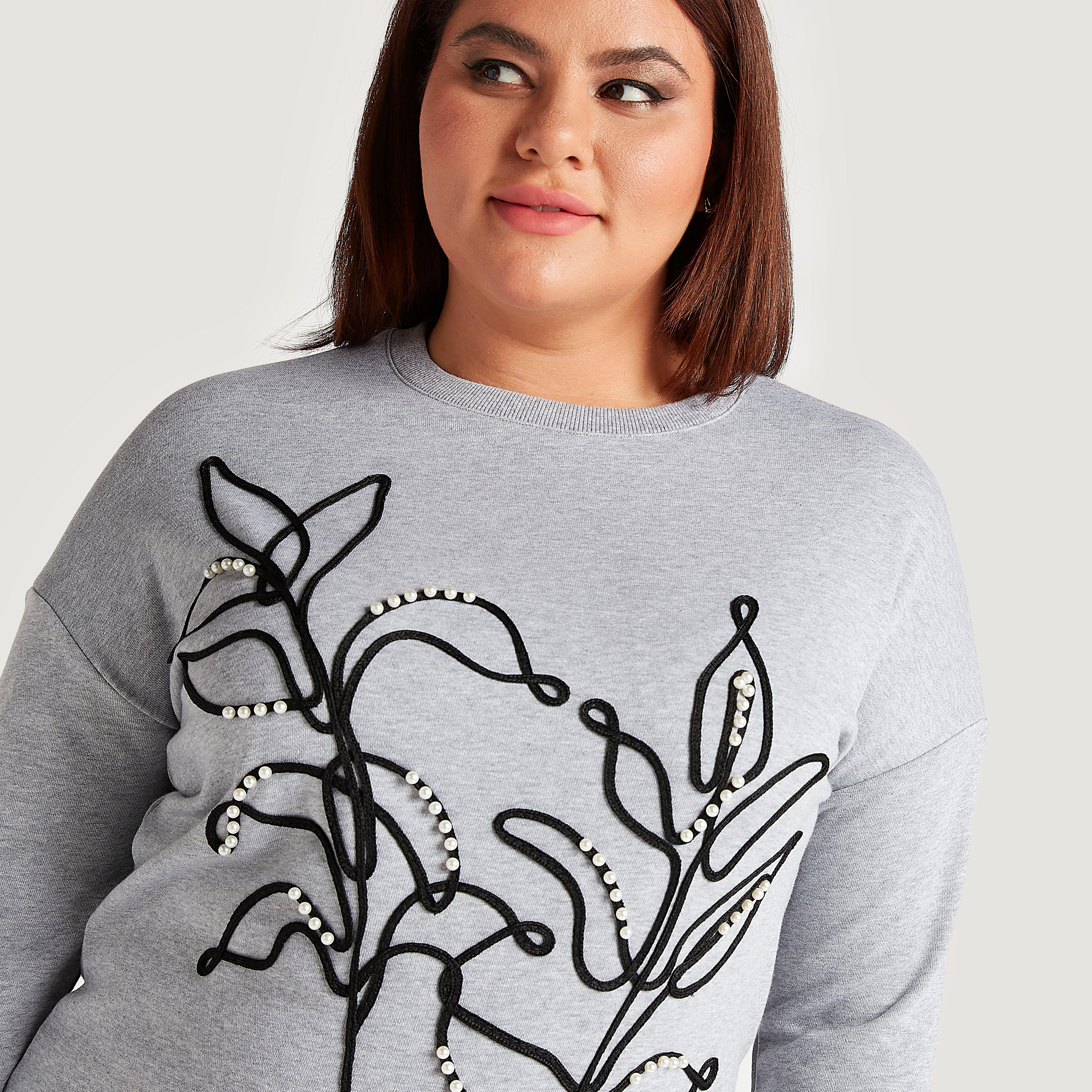 سويت شيرت مزيّن بأكمام طويلة وياقة ضيّقة-women-winterwear-hoodiesandsweatshirts-sweatshirts-image-5