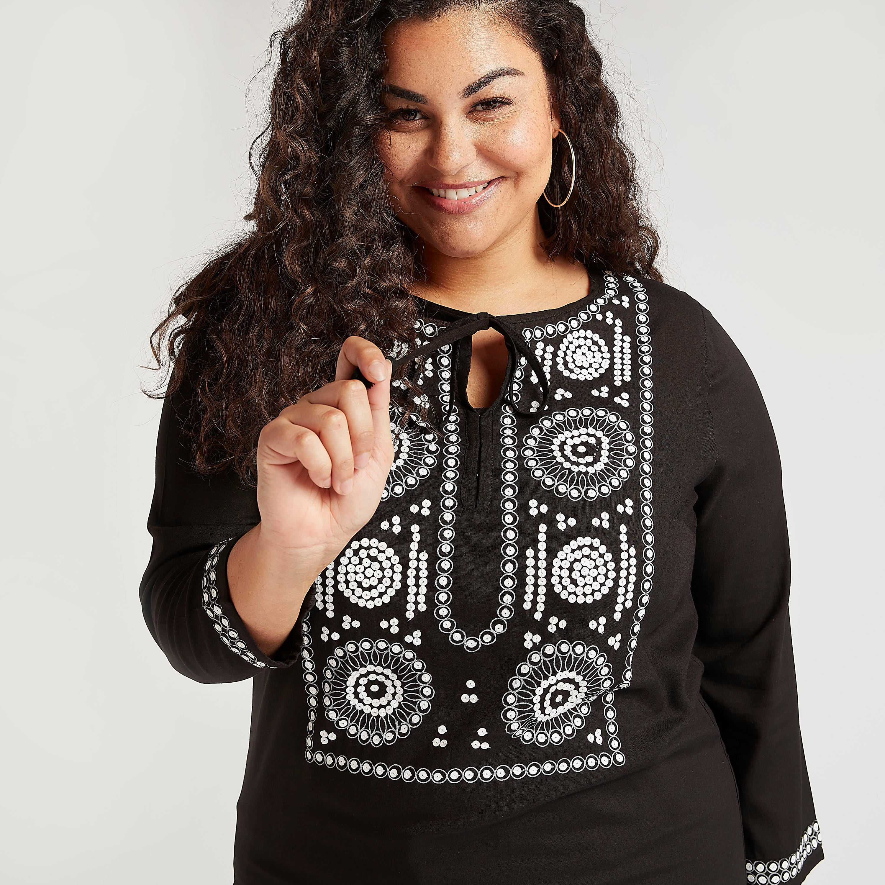 تونيك مزيّن بالترتر بأكمام طويلة وياقة بأربطة-women-clothing-shirtsandblouses-blouses-image-1