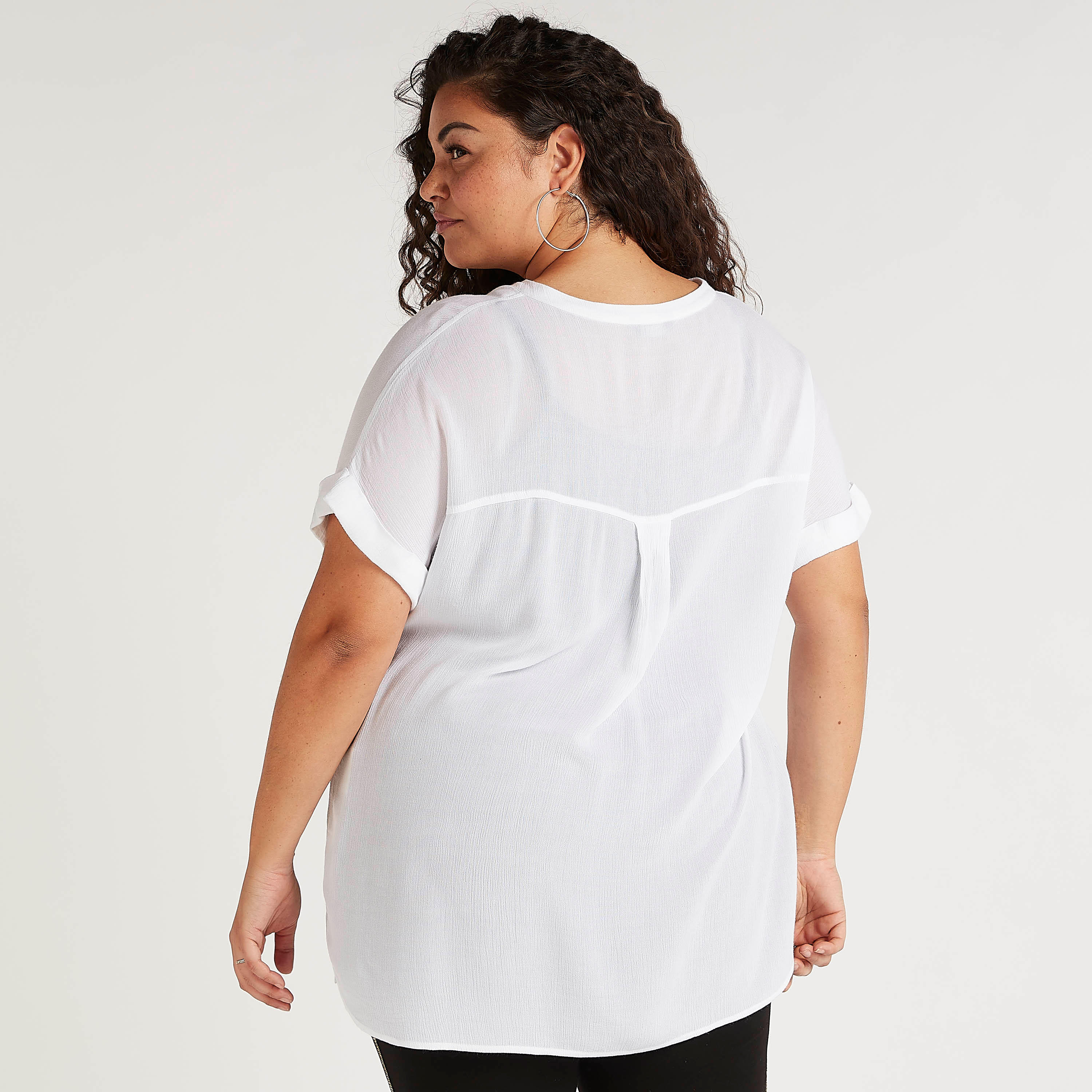 بلوزة سادة بياقة V وأكمام قصيرة وظهر بكشكشة-women-clothing-shirtsandblouses-blouses-image-4