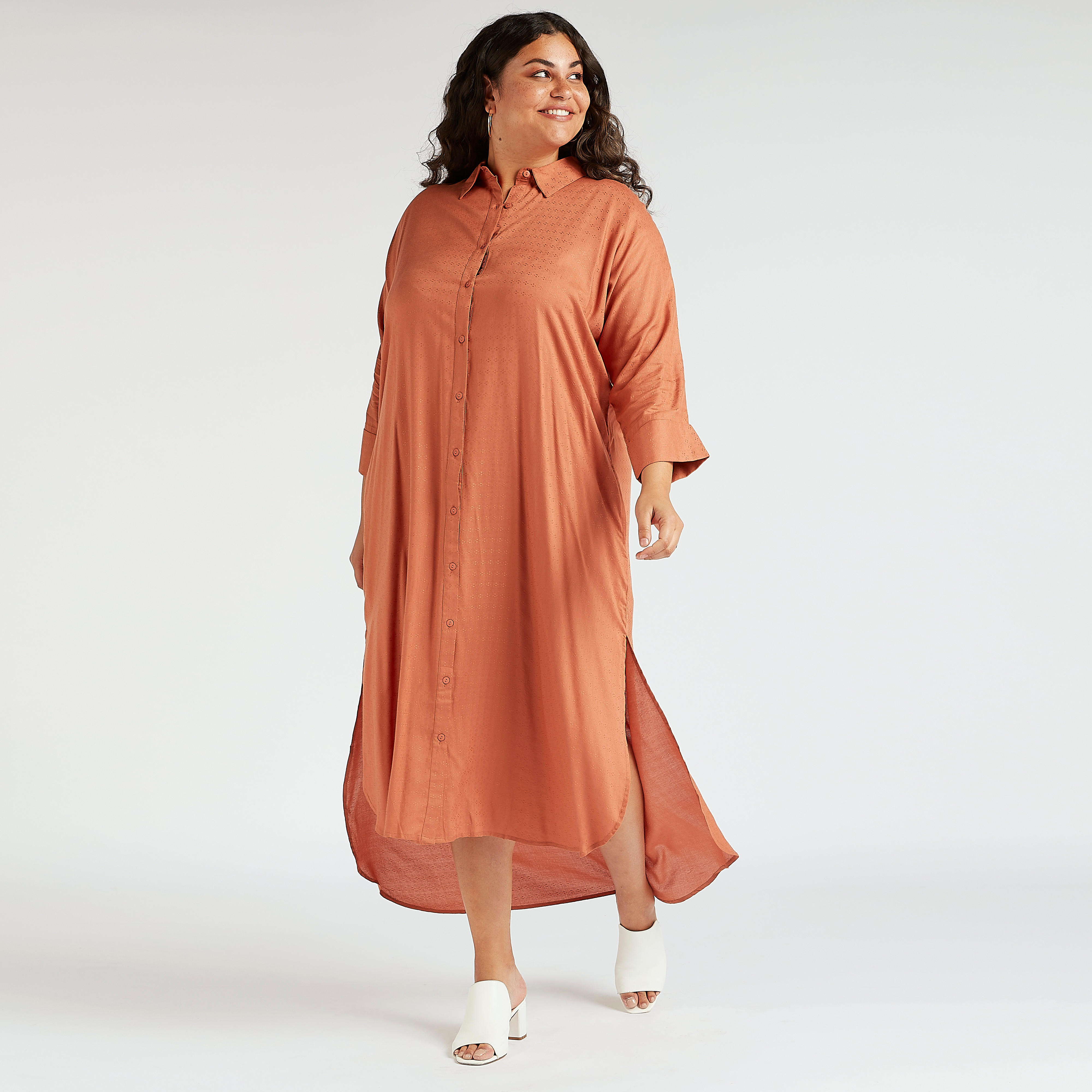 فستان قميص ميدي بارز الملمس بجيوب وتفاصيل فتحة-women-clothing-dresses-image-1