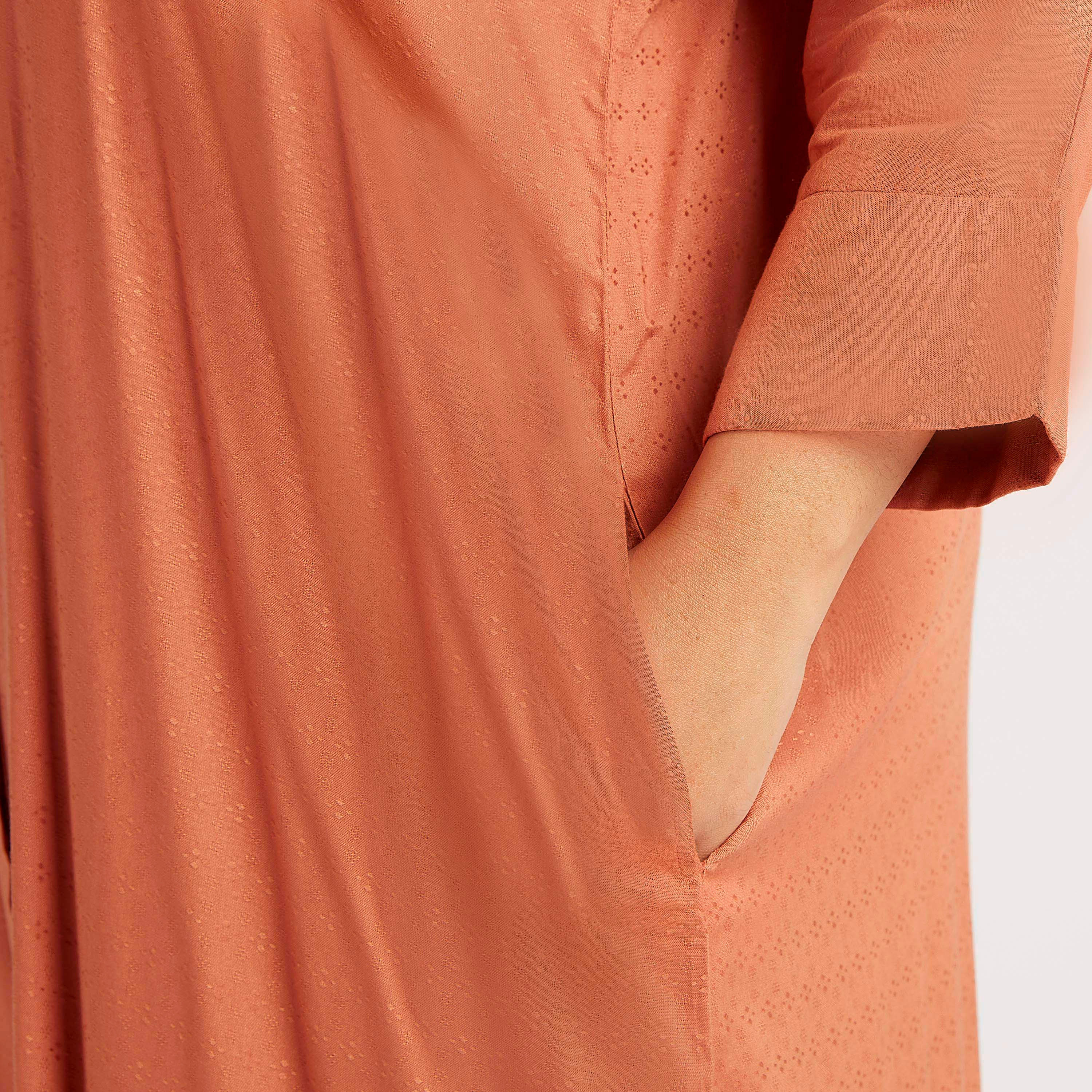 فستان قميص ميدي بارز الملمس بجيوب وتفاصيل فتحة-women-clothing-dresses-image-3