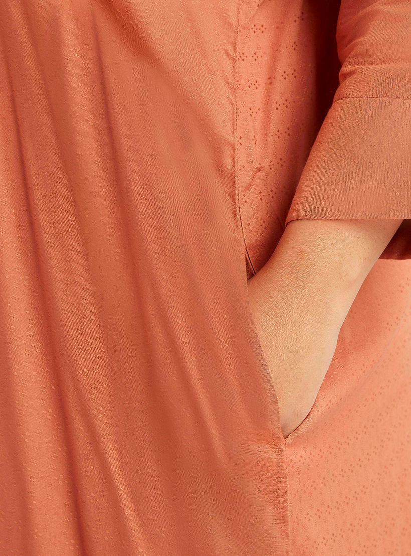 فستان قميص ميدي بارز الملمس بجيوب وتفاصيل فتحة-women-clothing-dresses-image-3
