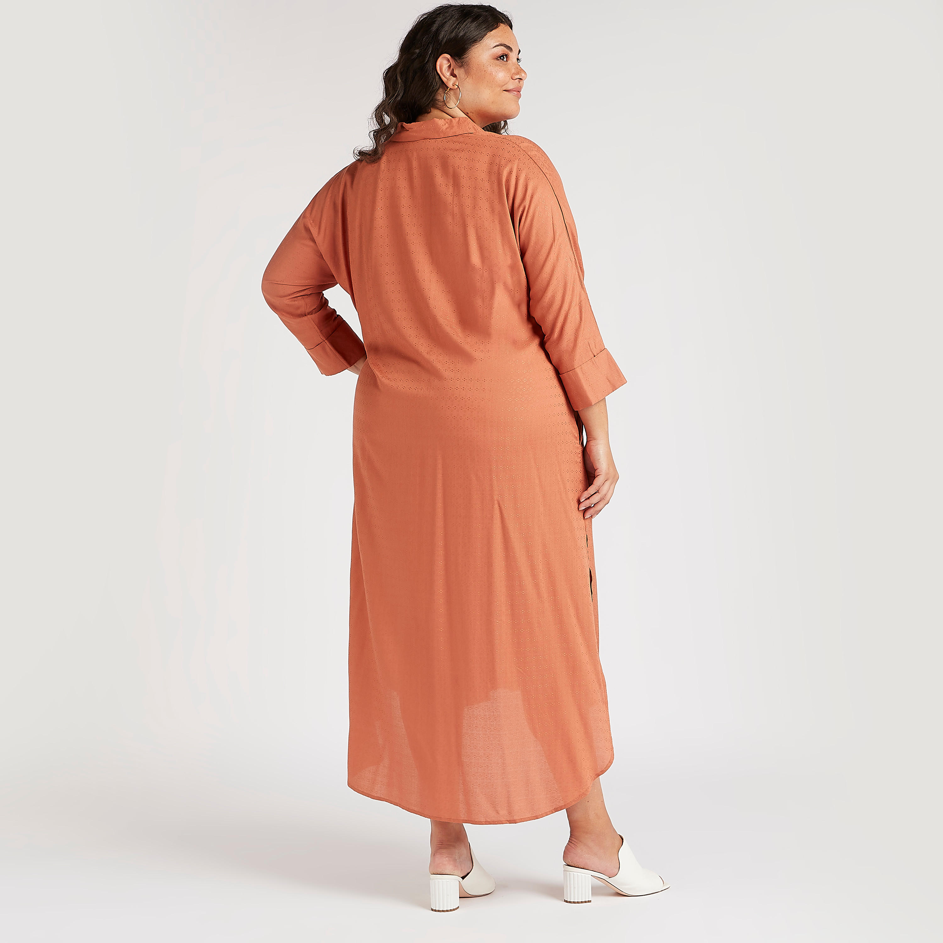 فستان قميص ميدي بارز الملمس بجيوب وتفاصيل فتحة-women-clothing-dresses-image-4