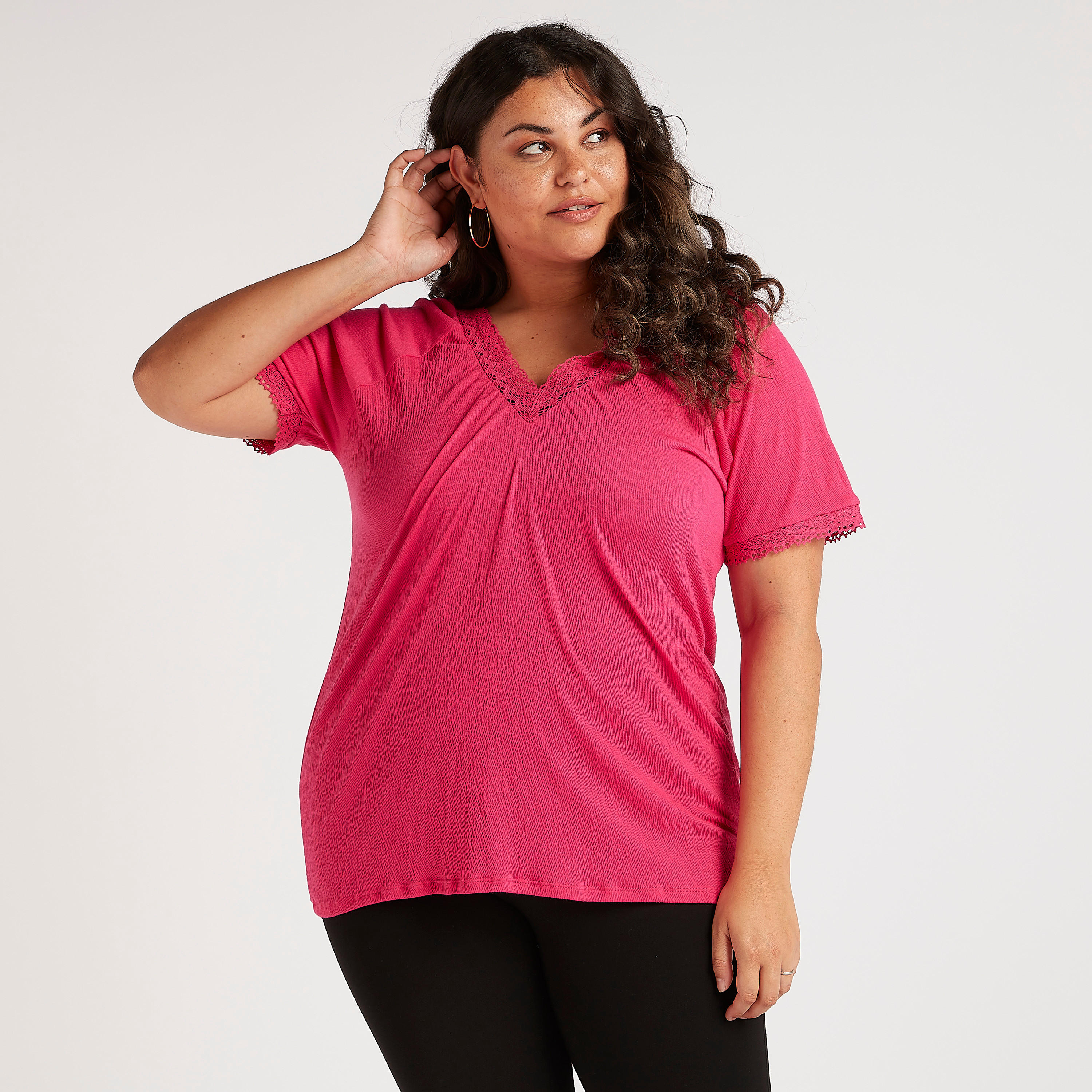 بلوزة بياقة V وأكمام قصيرة وتفاصيل دانتيل-women-clothing-shirtsandblouses-blouses-image-1