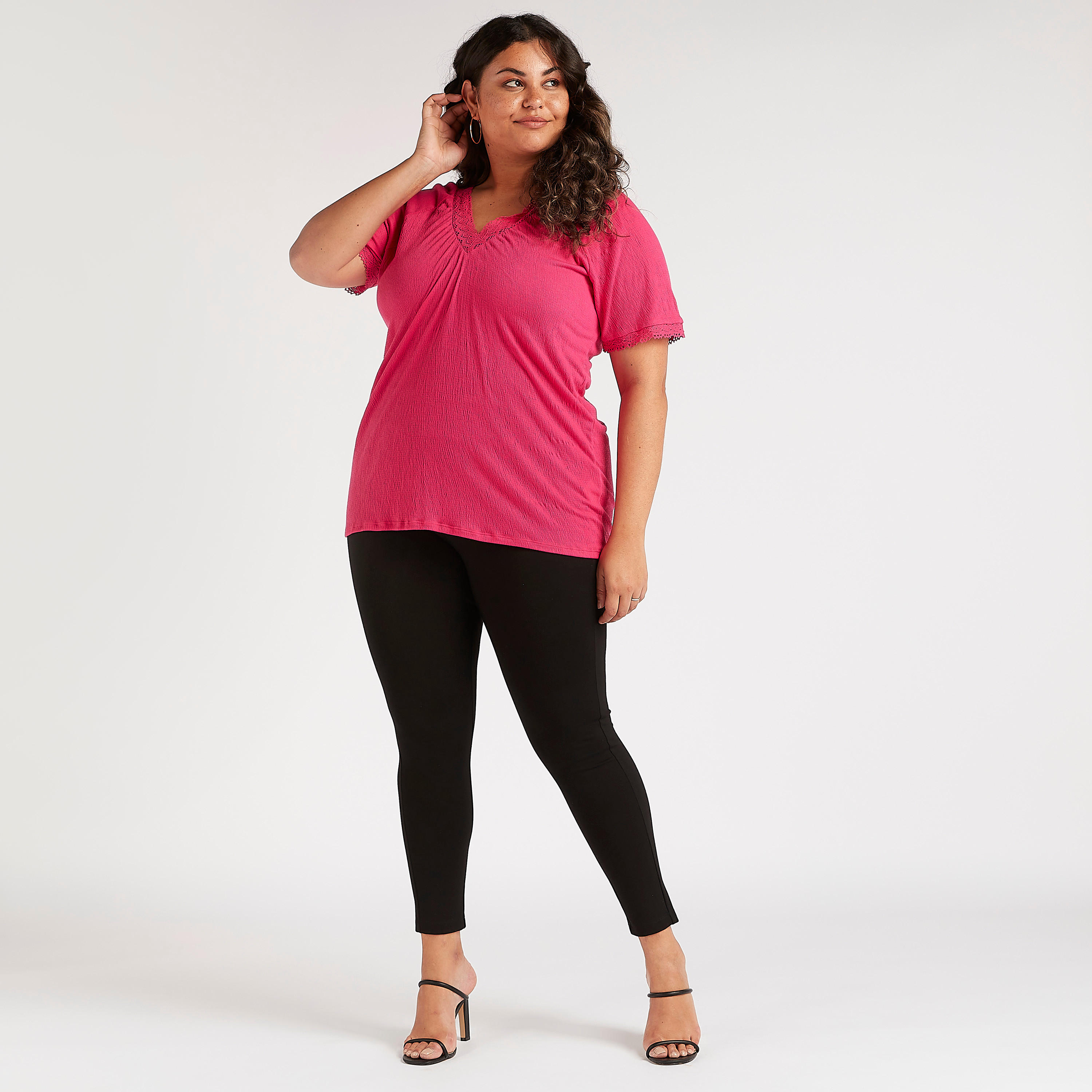 بلوزة بياقة V وأكمام قصيرة وتفاصيل دانتيل-women-clothing-shirtsandblouses-blouses-image-2