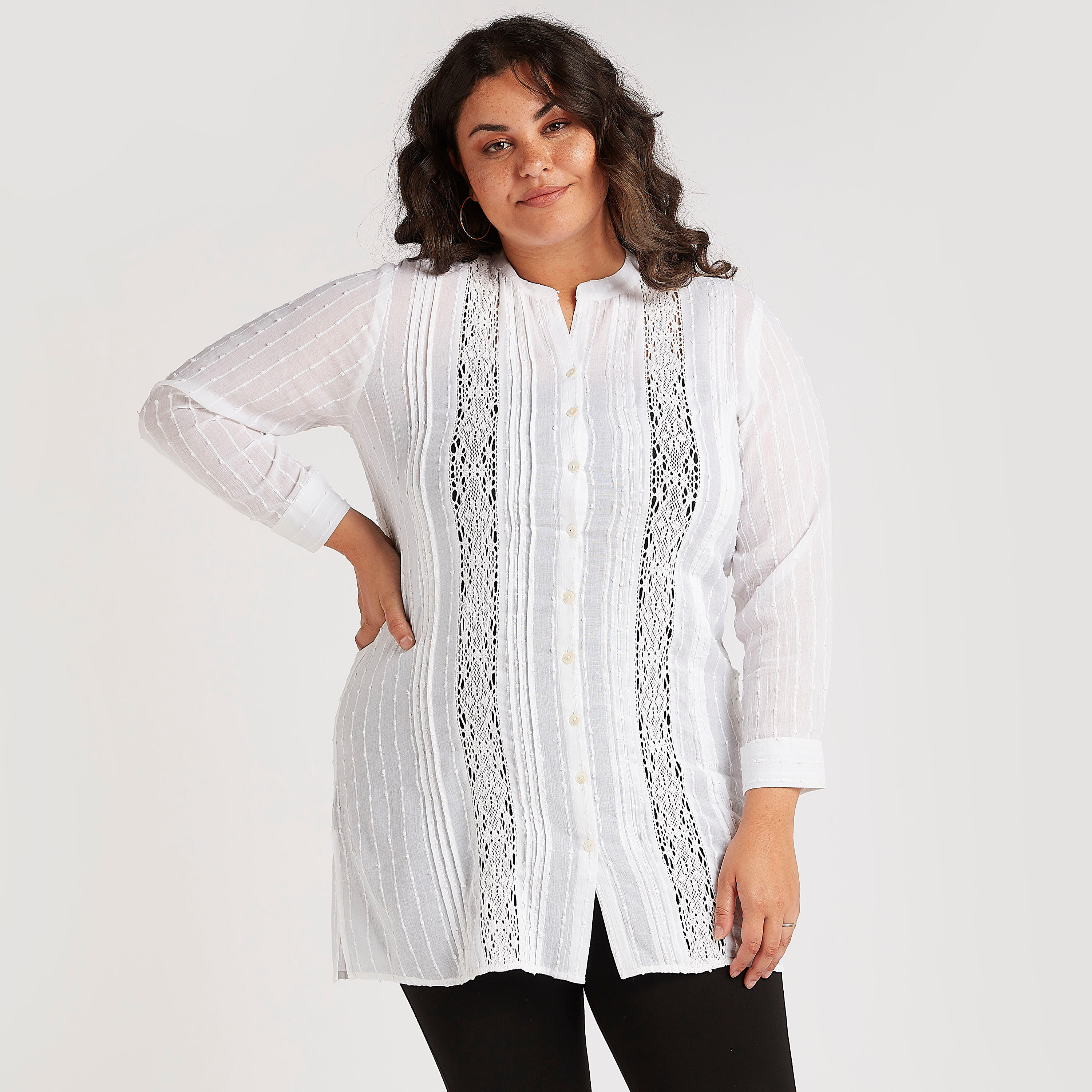 بلوزة بأكمام طويلة وزر إغلاق وتفاصيل دانتيل-women-clothing-shirtsandblouses-blouses-image-1