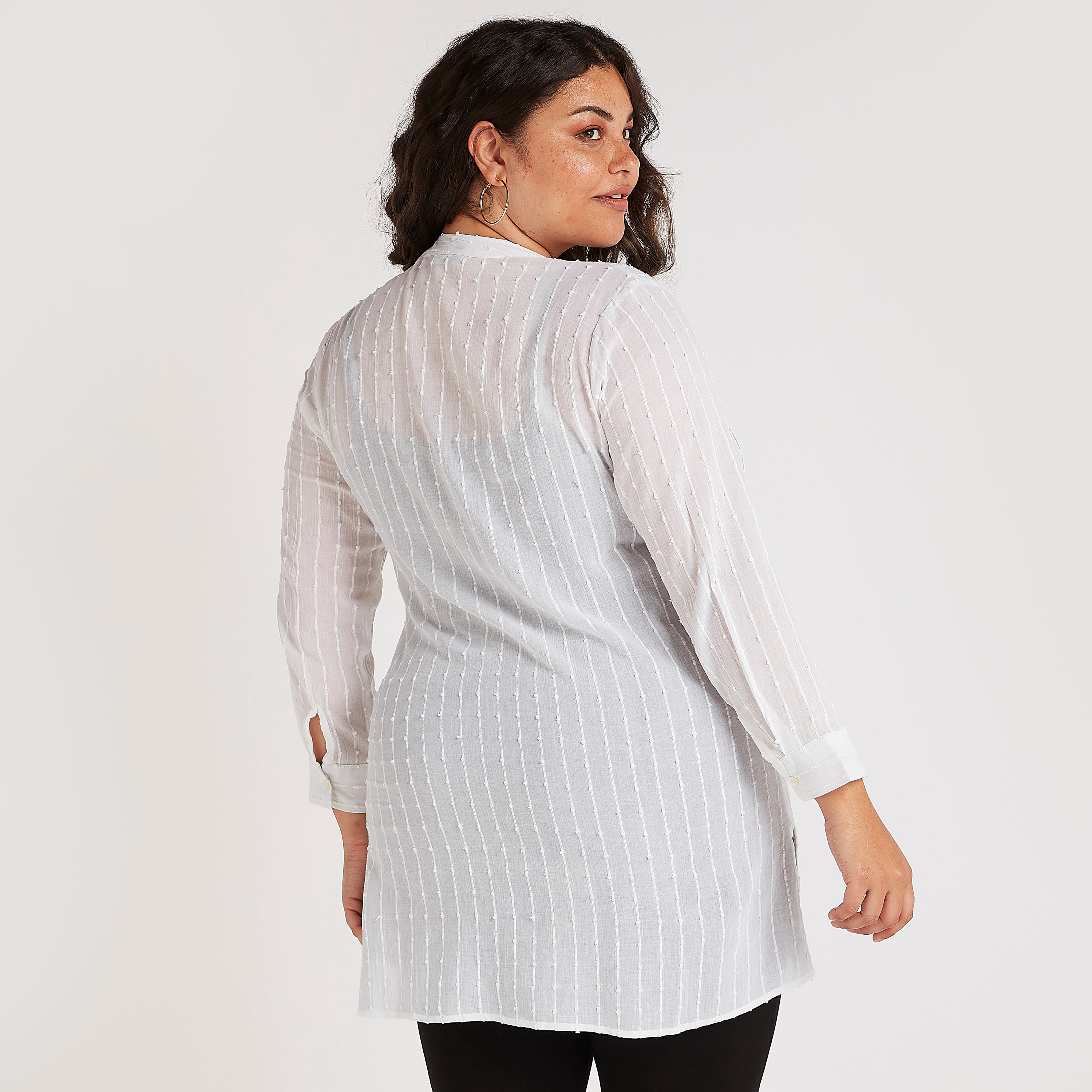 بلوزة بأكمام طويلة وزر إغلاق وتفاصيل دانتيل-women-clothing-shirtsandblouses-blouses-image-5