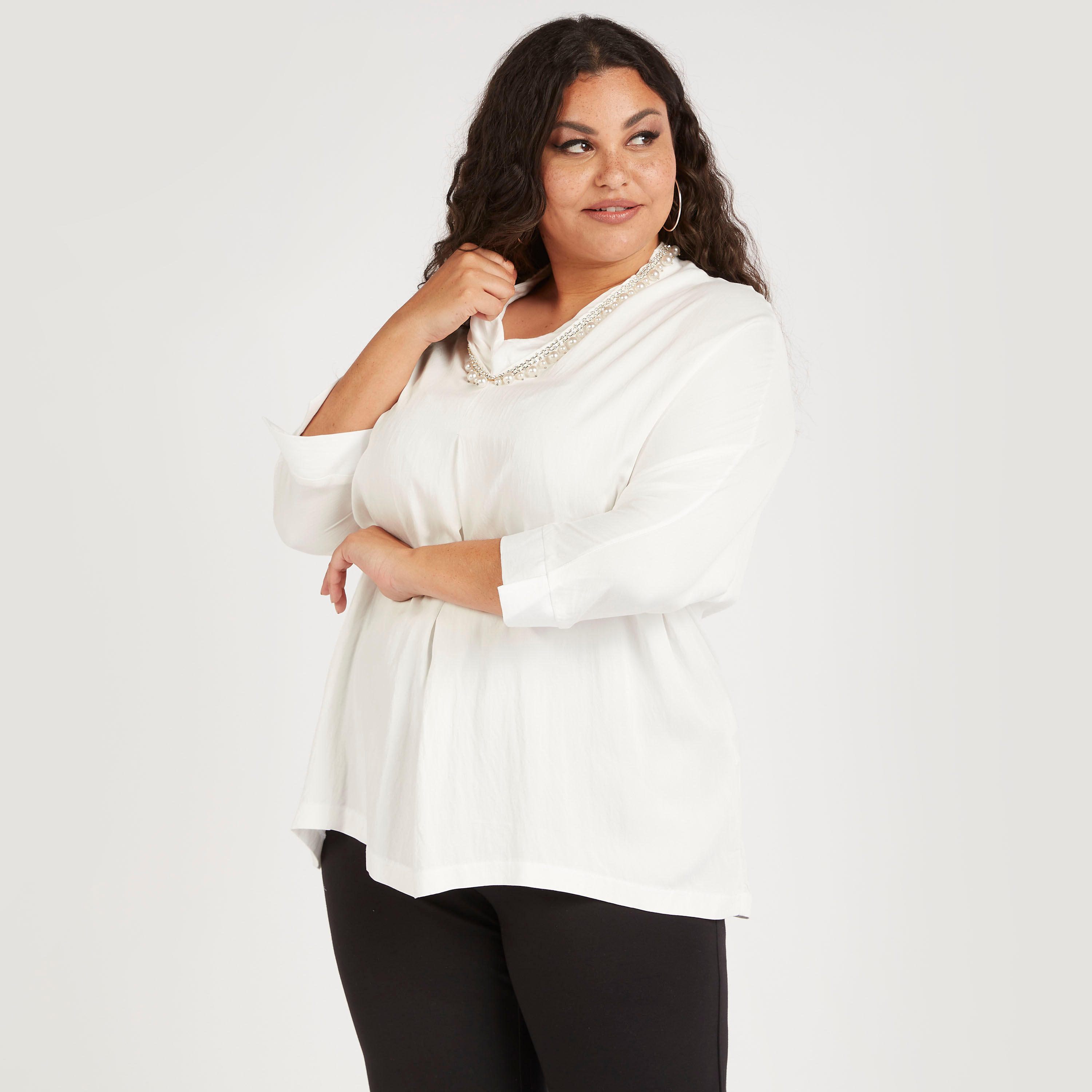 بلوزة مزيّنة بياقة v وأكمام 3/4-women-clothing-shirtsandblouses-blouses-image-4