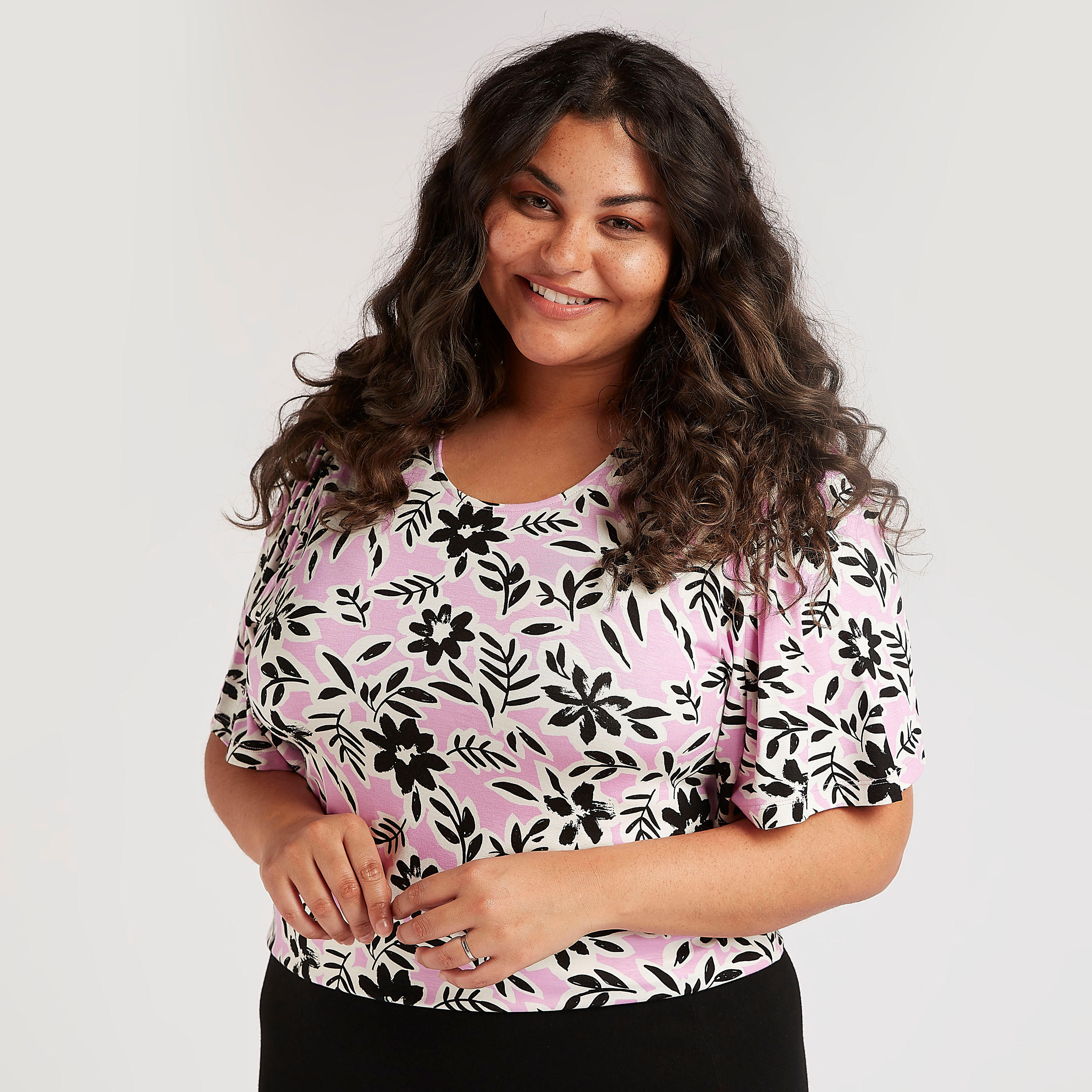 بلوزة بياقة مستديرة وأكمام قصيرة وطبعات أزهار-women-clothing-shirtsandblouses-blouses-image-4