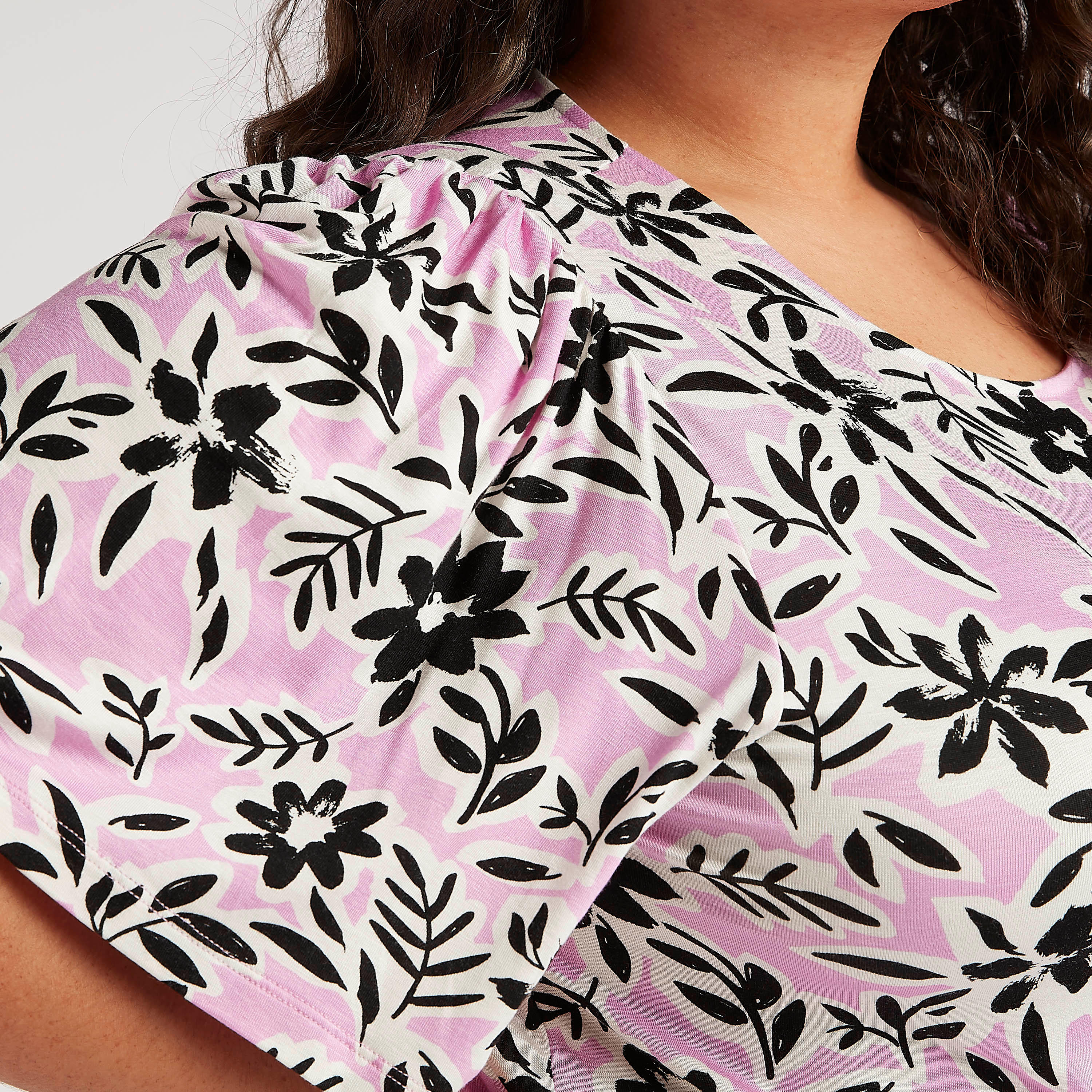 بلوزة بياقة مستديرة وأكمام قصيرة وطبعات أزهار-women-clothing-shirtsandblouses-blouses-image-2