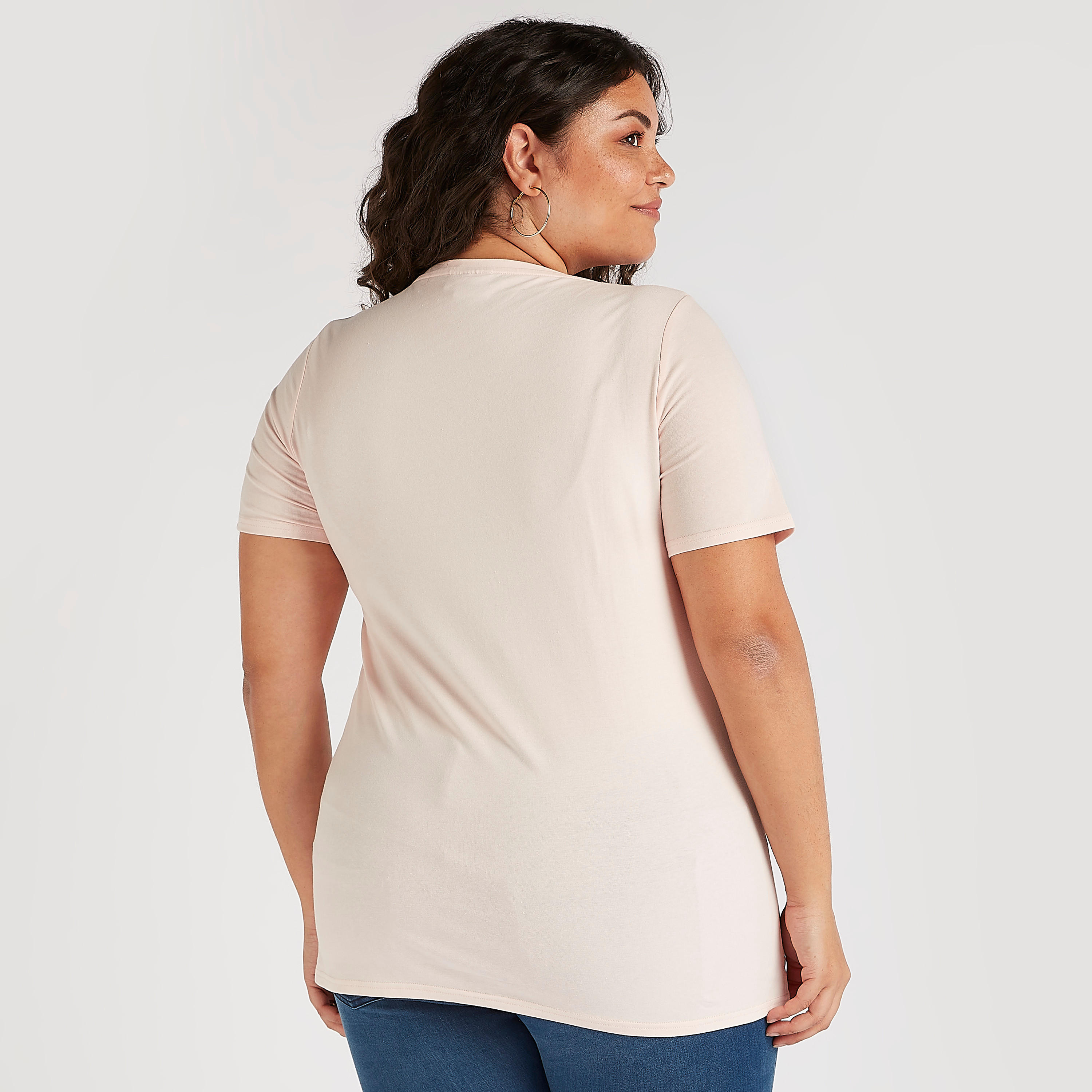 تيشيرت بياقة ضيّقة وأكمام قصيرة وطبعات ميكي ماوس-women-clothing-tshirts-image-1