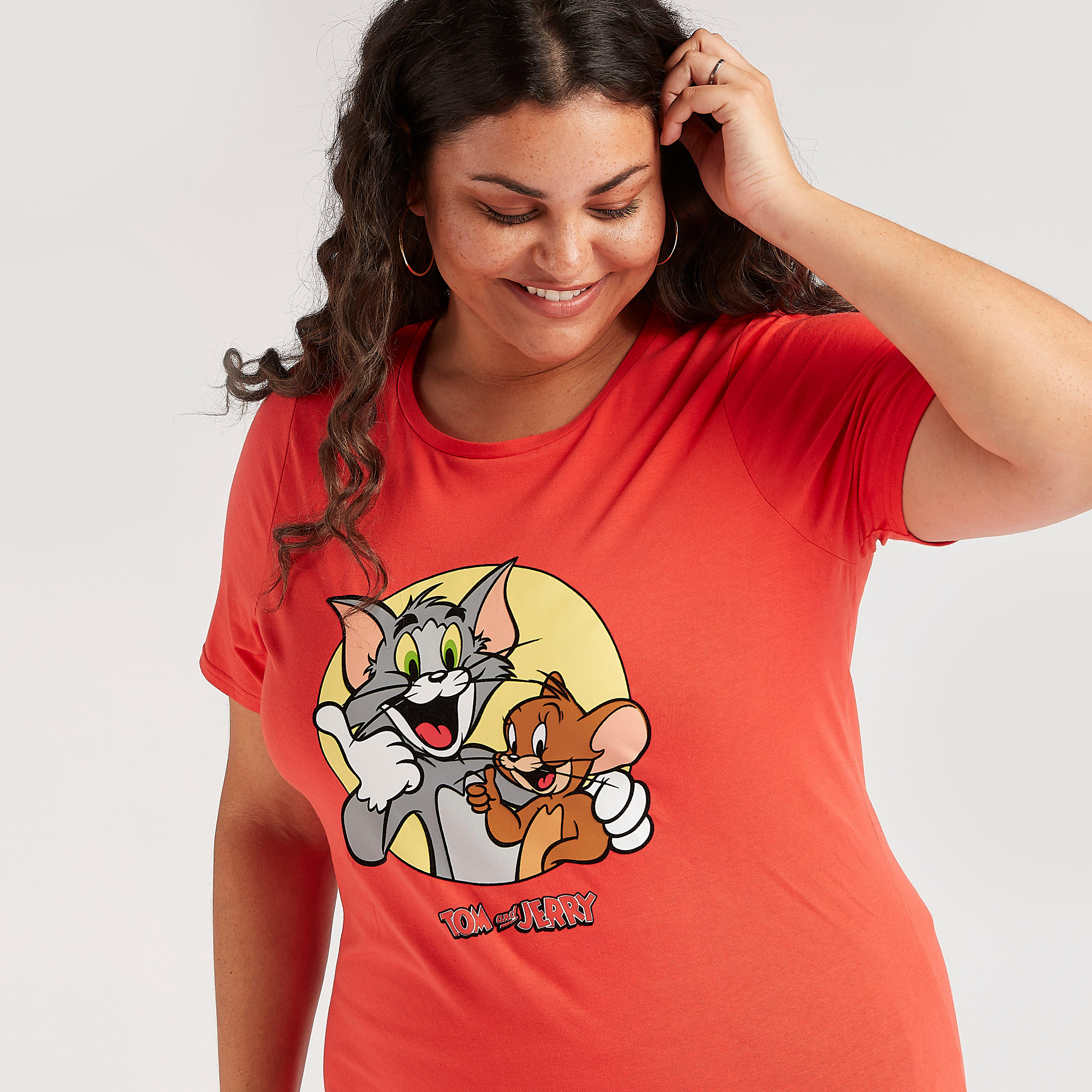 تيشيرت بياقة مستديرة وأكمام قصيرة وطبعات توم أند جيري-women-clothing-tshirts-image-5