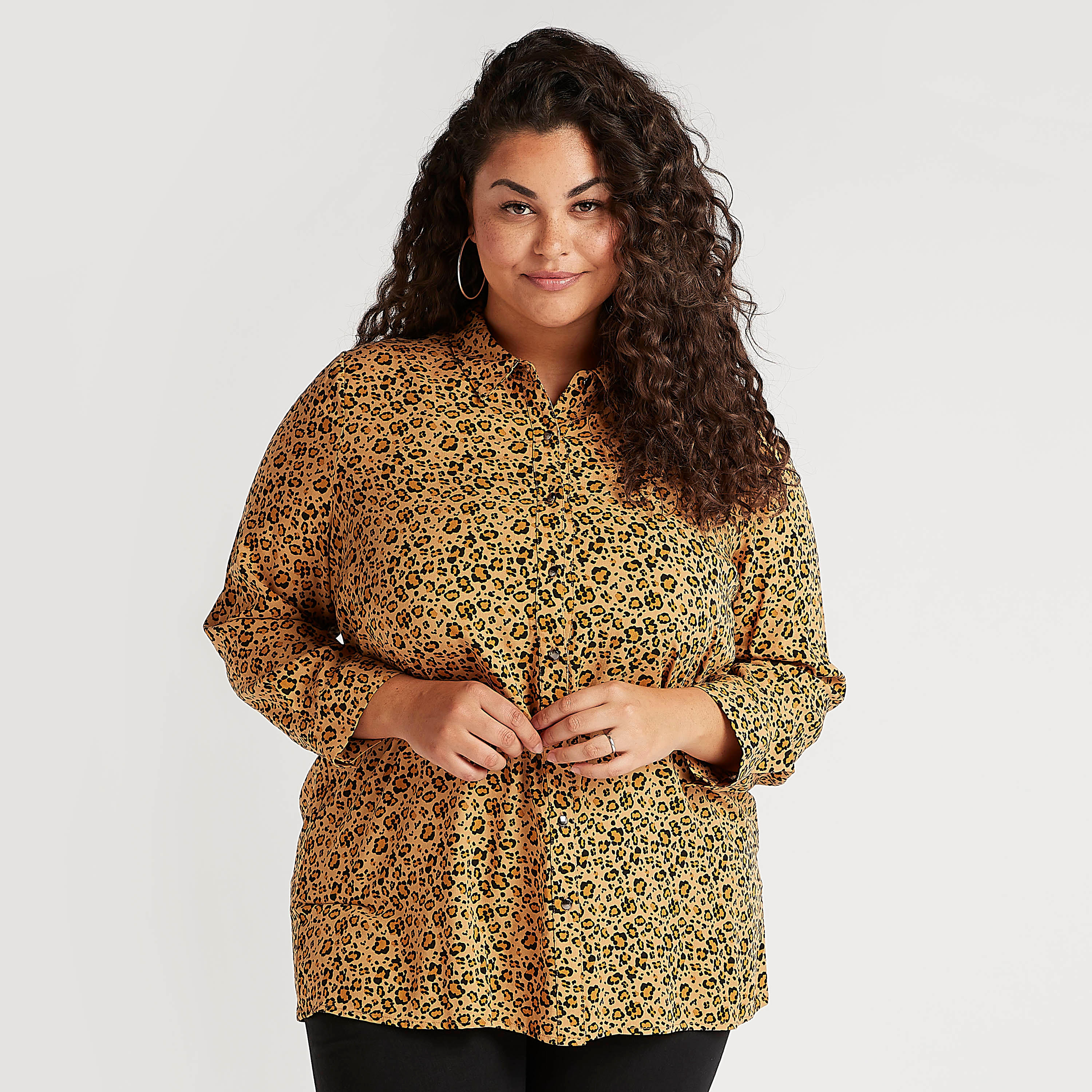 قميص بأكمام طويلة وطبعات حيوانات-women-clothing-shirtsandblouses-blouses-image-1