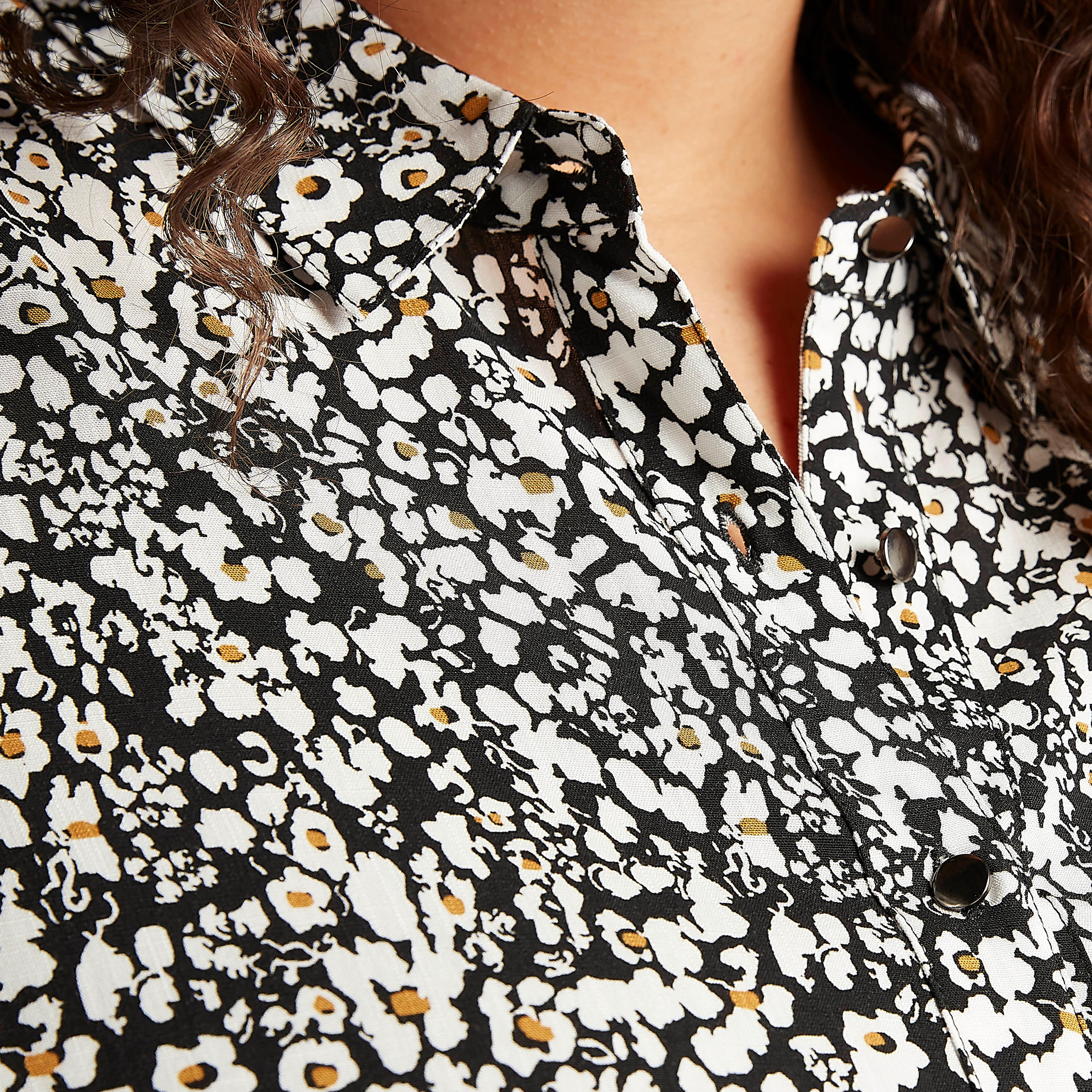 قميص بأكمام طويلة وطبعات أزهار-women-clothing-shirtsandblouses-blouses-image-3