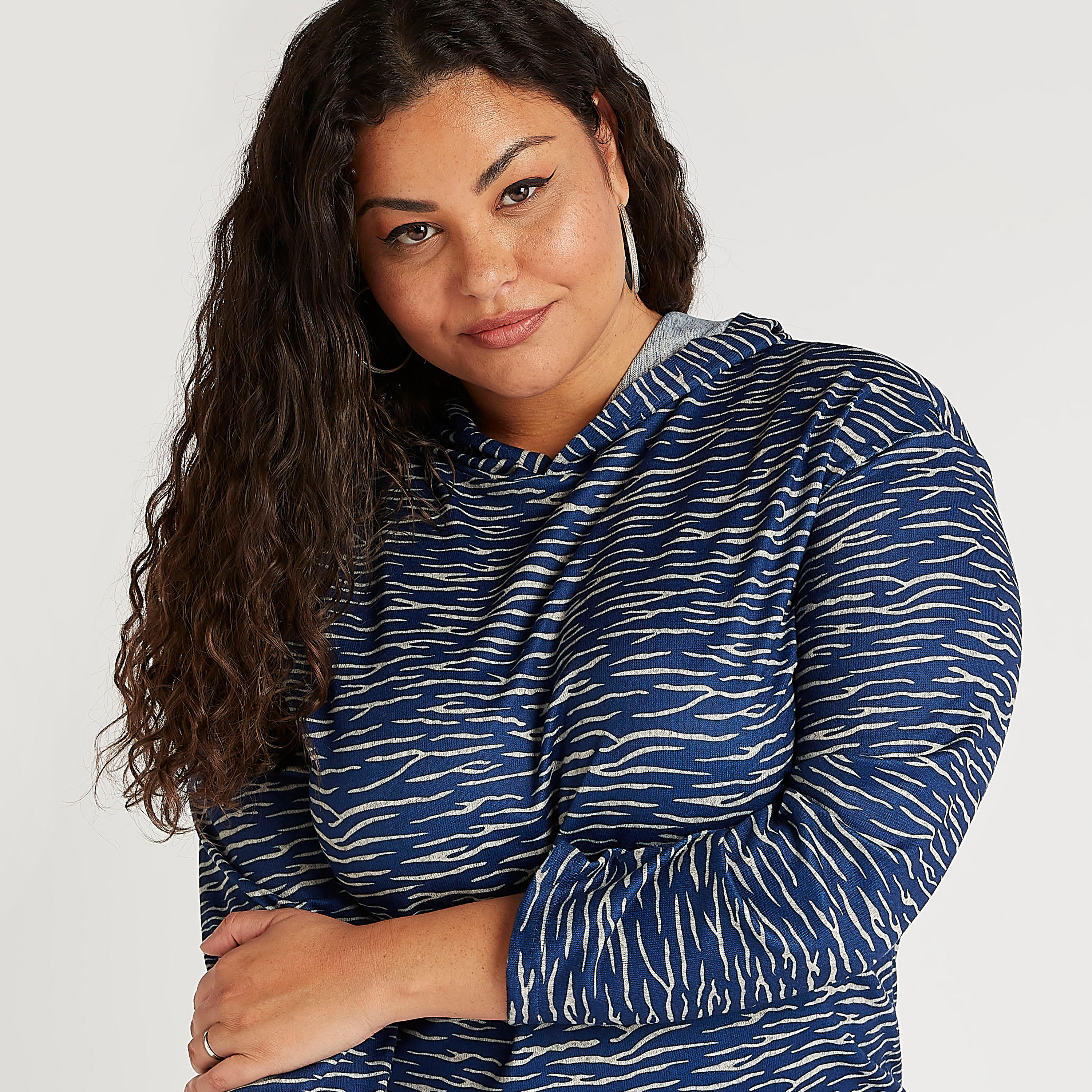 سويت شيرت بياقة بقبعة وأكمام طويلة وطبعات حيوانات-women-winterwear-hoodiesandsweatshirts-sweatshirts-image-5