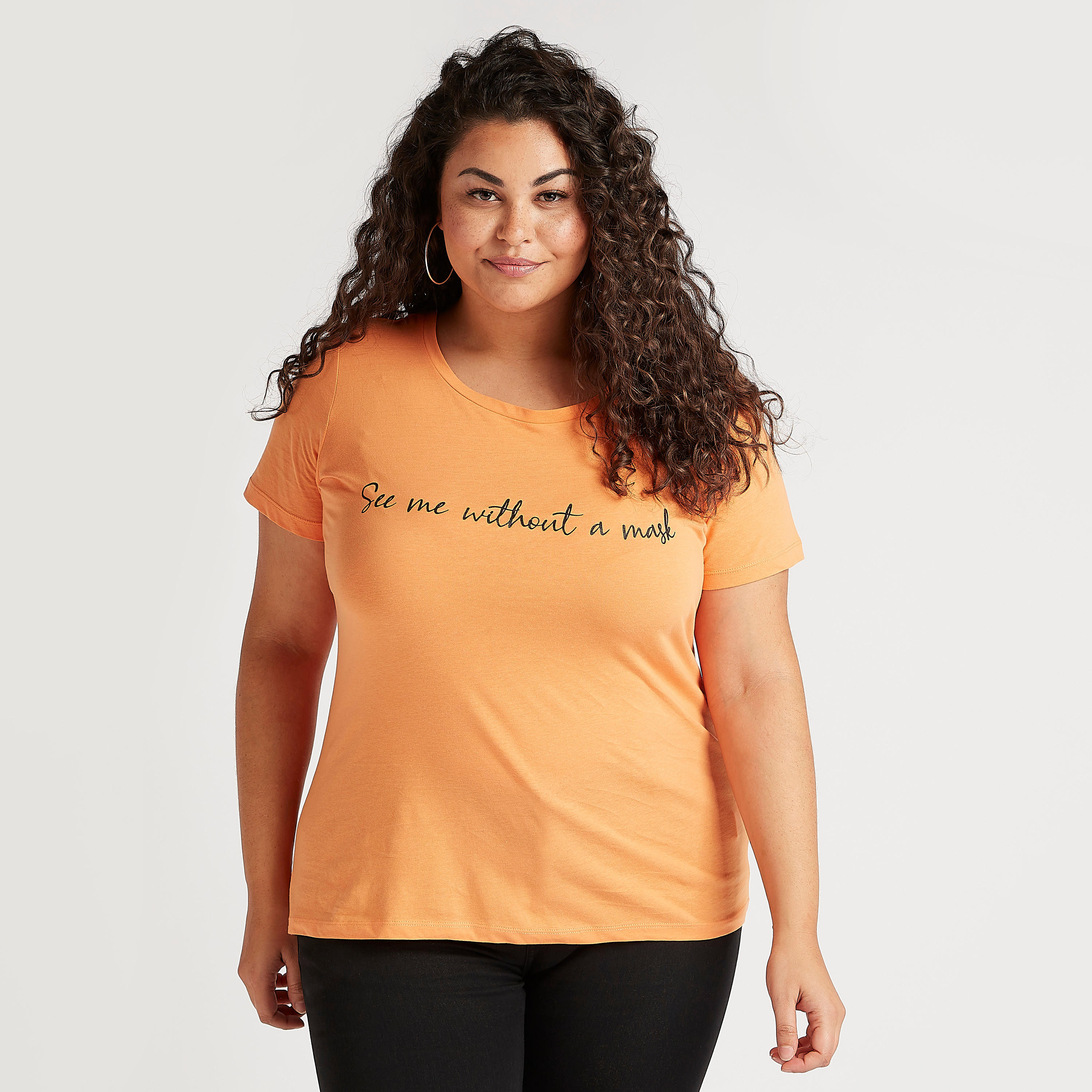 تيشيرت بطبعات شعار وياقة مستديرة وأكمام قصيرة-women-clothing-tshirts-image-1