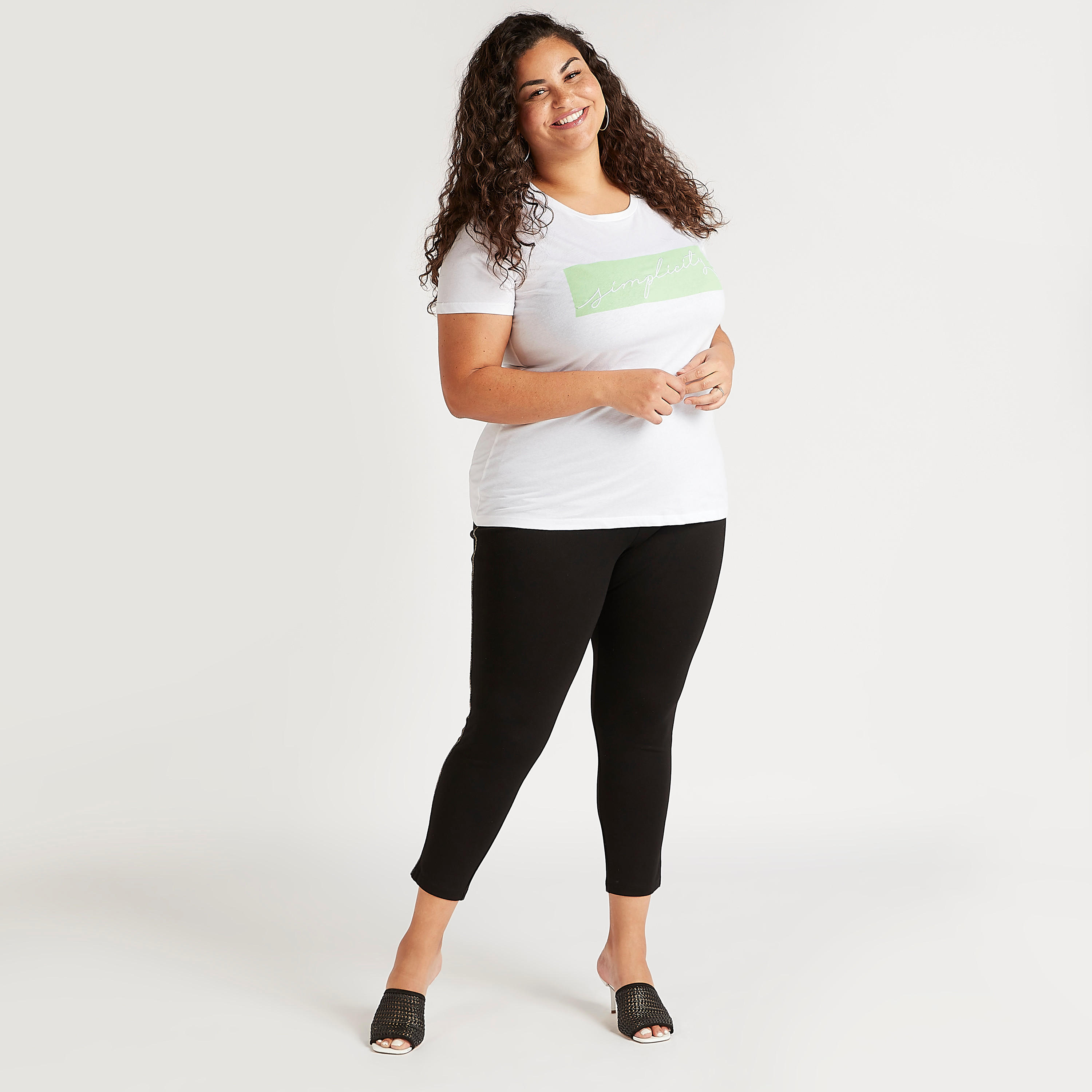 تيشيرت بطبعات شعار وياقة مستديرة وأكمام قصيرة-women-clothing-tshirts-image-2