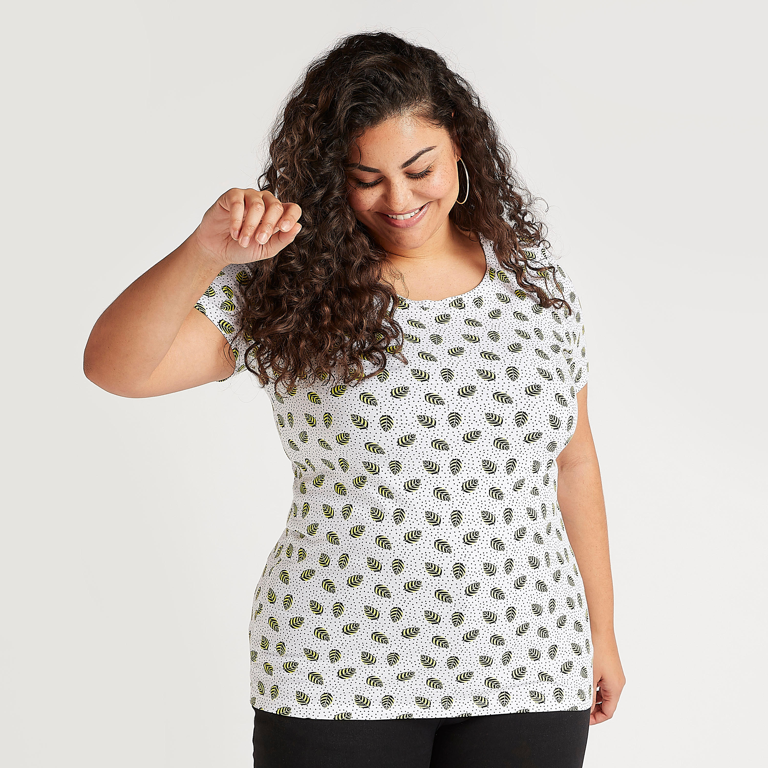 تيشيرت بياقة مستديرة وأكمام قصيرة وطبعات-women-clothing-tshirts-image-1
