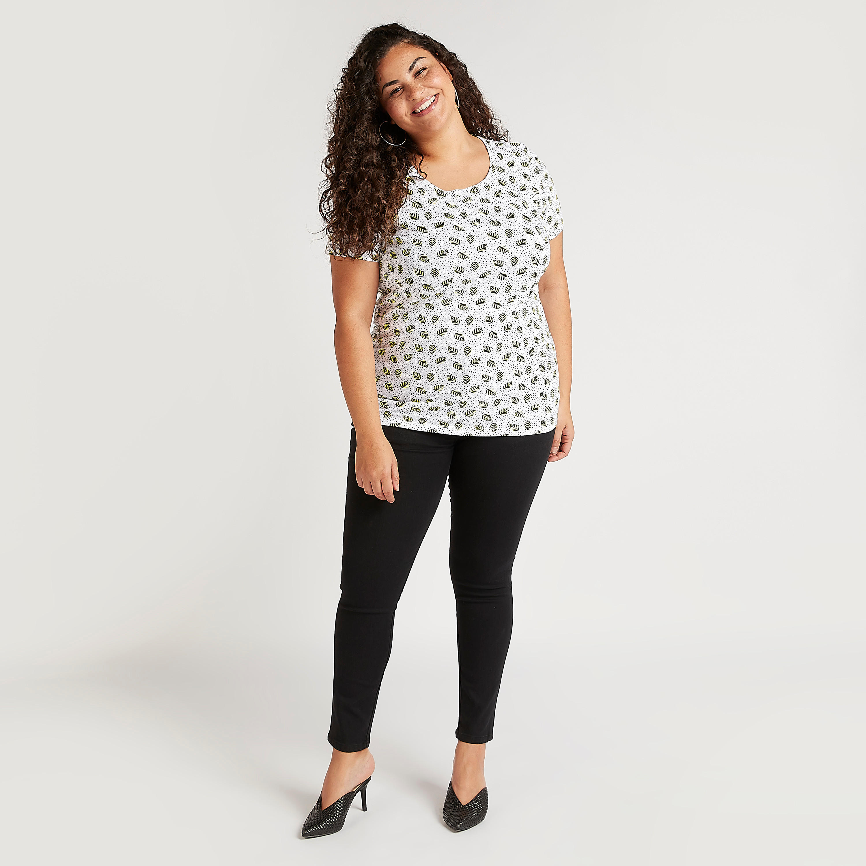 تيشيرت بياقة مستديرة وأكمام قصيرة وطبعات-women-clothing-tshirts-image-2