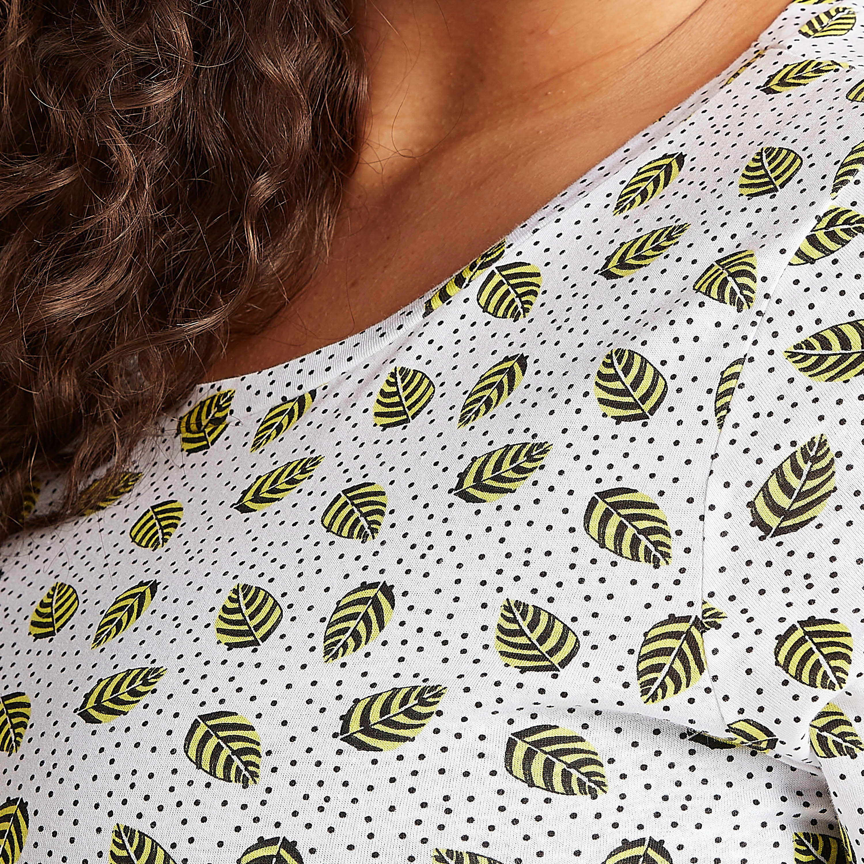 تيشيرت بياقة مستديرة وأكمام قصيرة وطبعات-women-clothing-tshirts-image-3