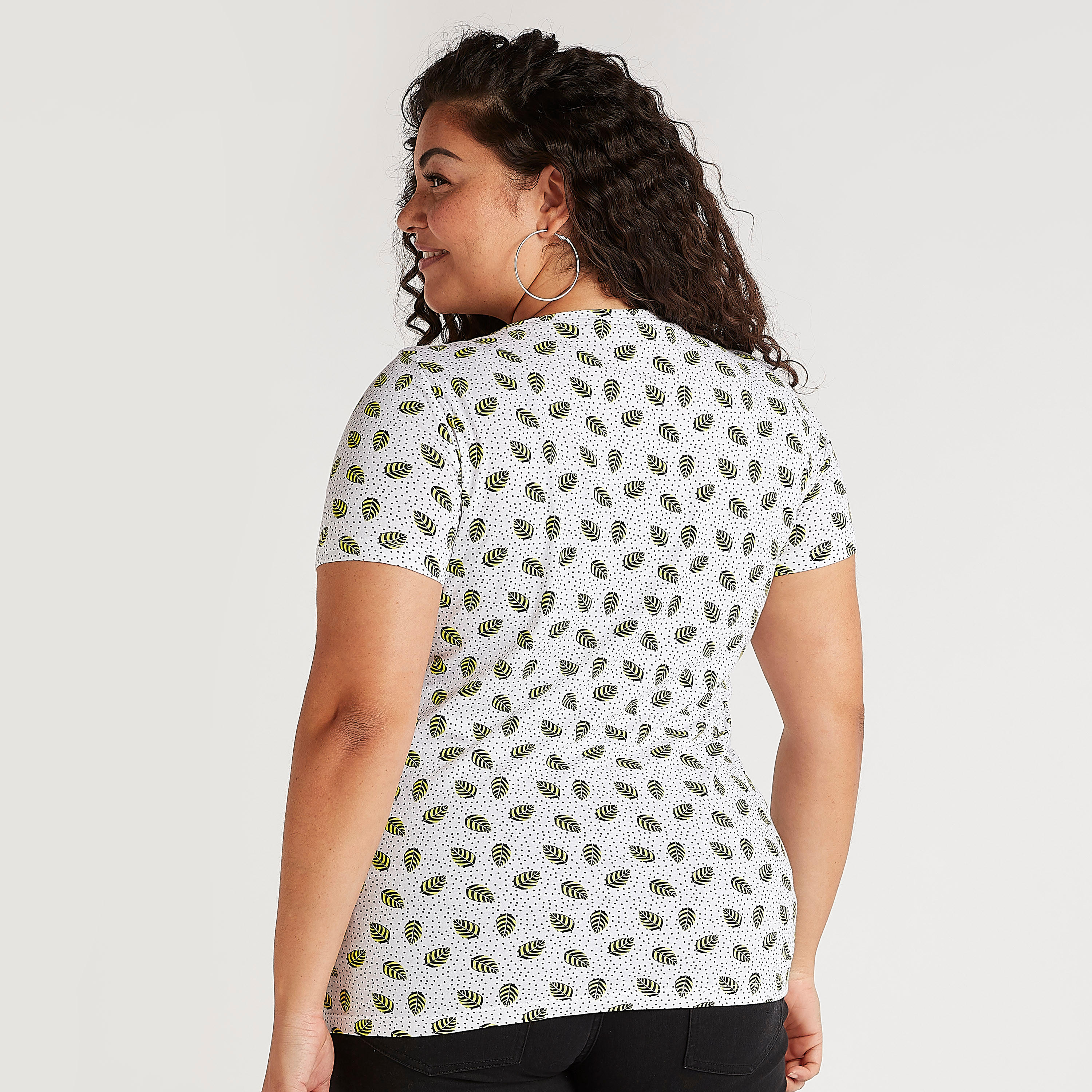 تيشيرت بياقة مستديرة وأكمام قصيرة وطبعات-women-clothing-tshirts-image-4