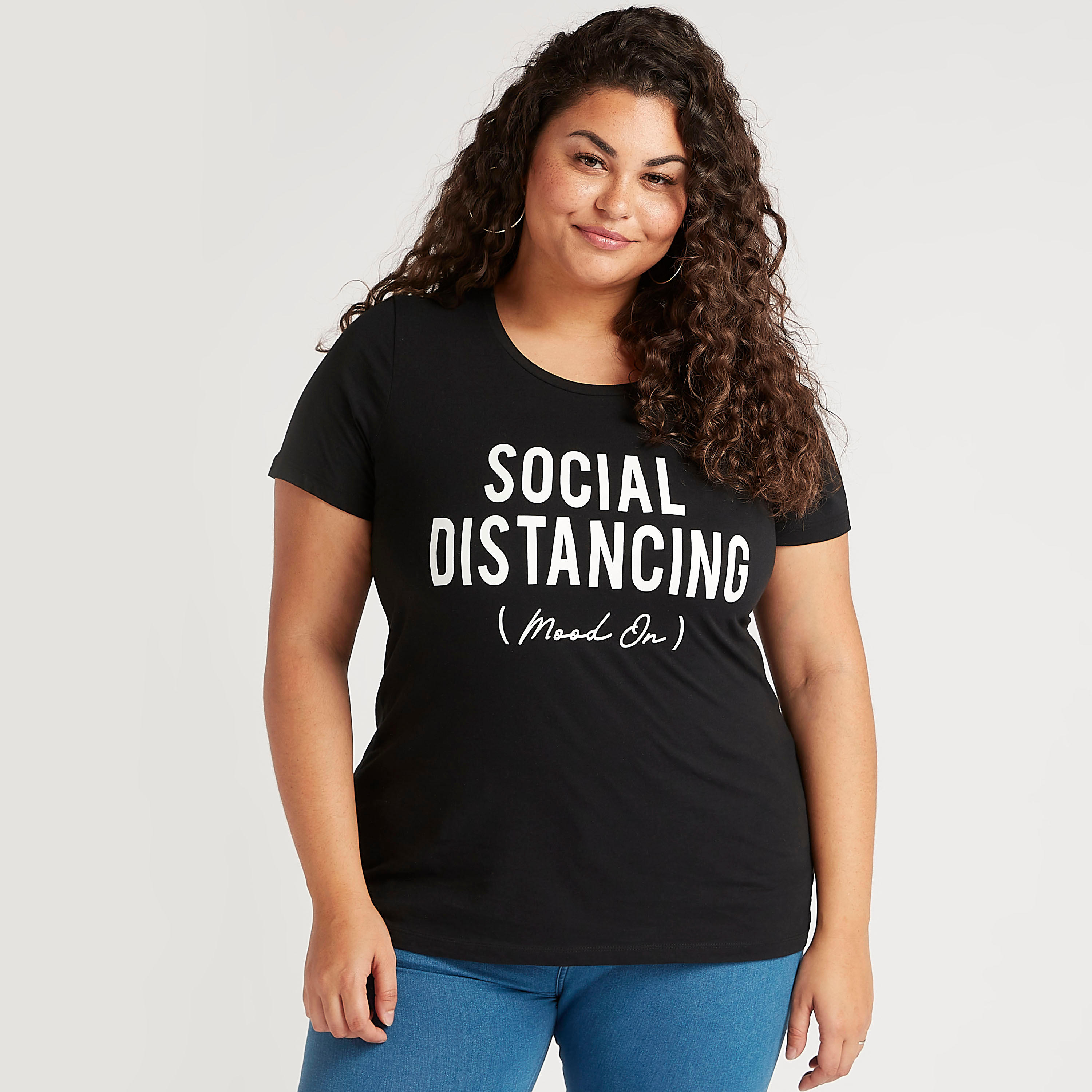تيشيرت بطبعات شعار وياقة مستديرة وأكمام قصيرة-women-clothing-tshirts-image-1
