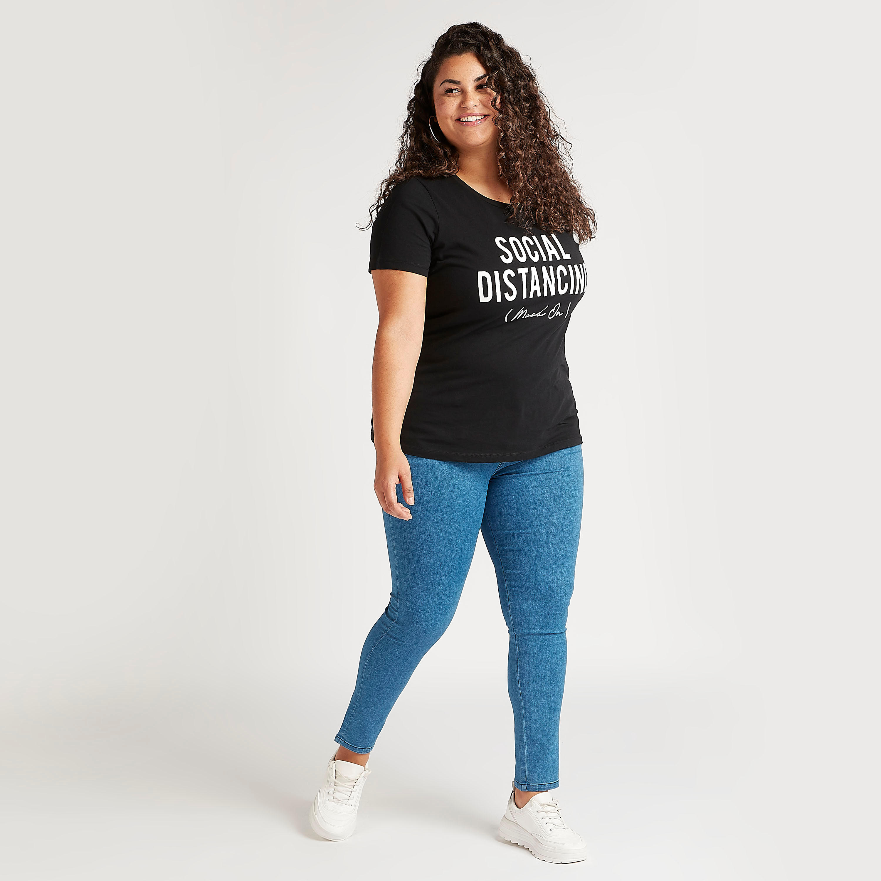 تيشيرت بطبعات شعار وياقة مستديرة وأكمام قصيرة-women-clothing-tshirts-image-2