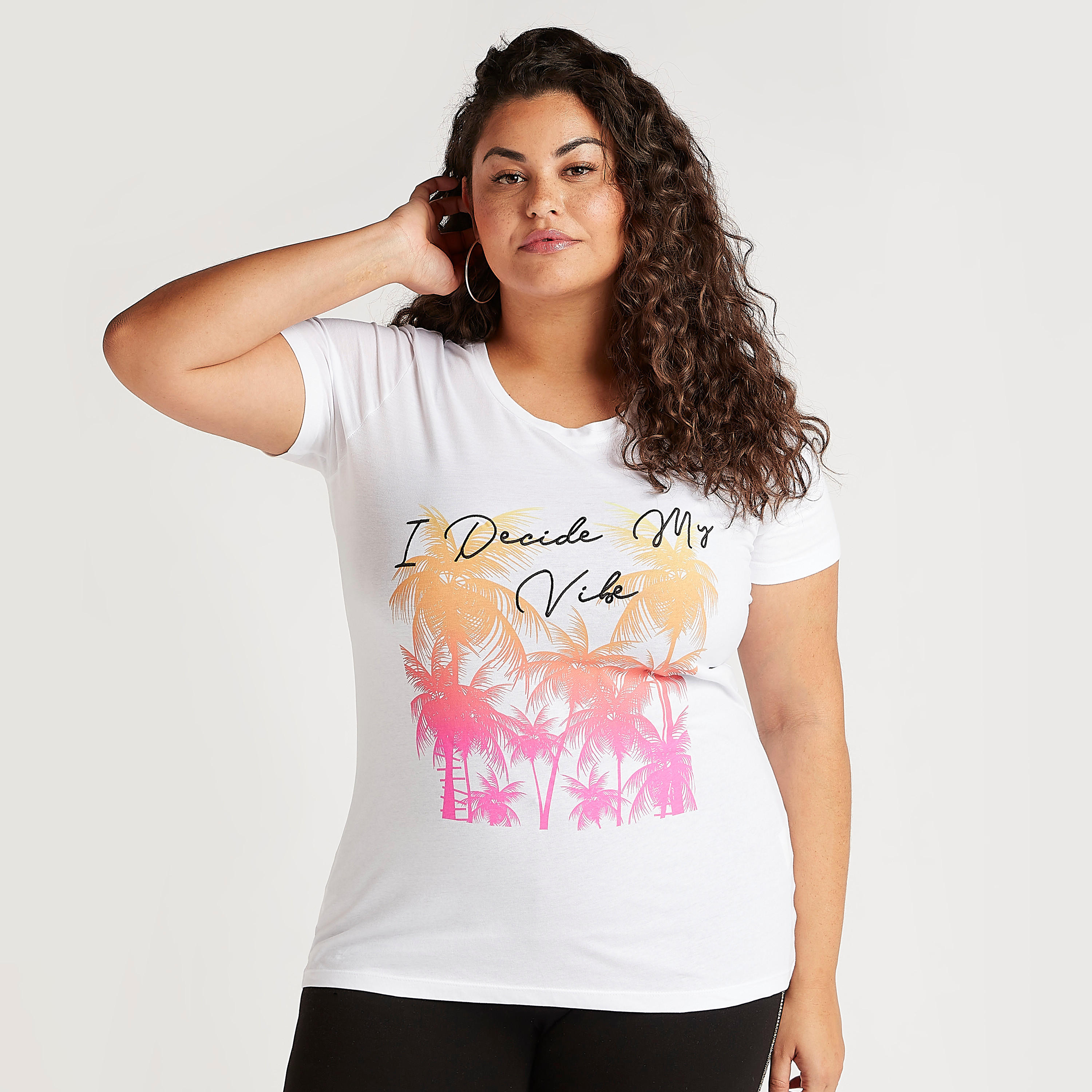 تيشيرت بياقة مستديرة وأكمام قصيرة وطبعات جرافيك-women-clothing-tshirts-image-1
