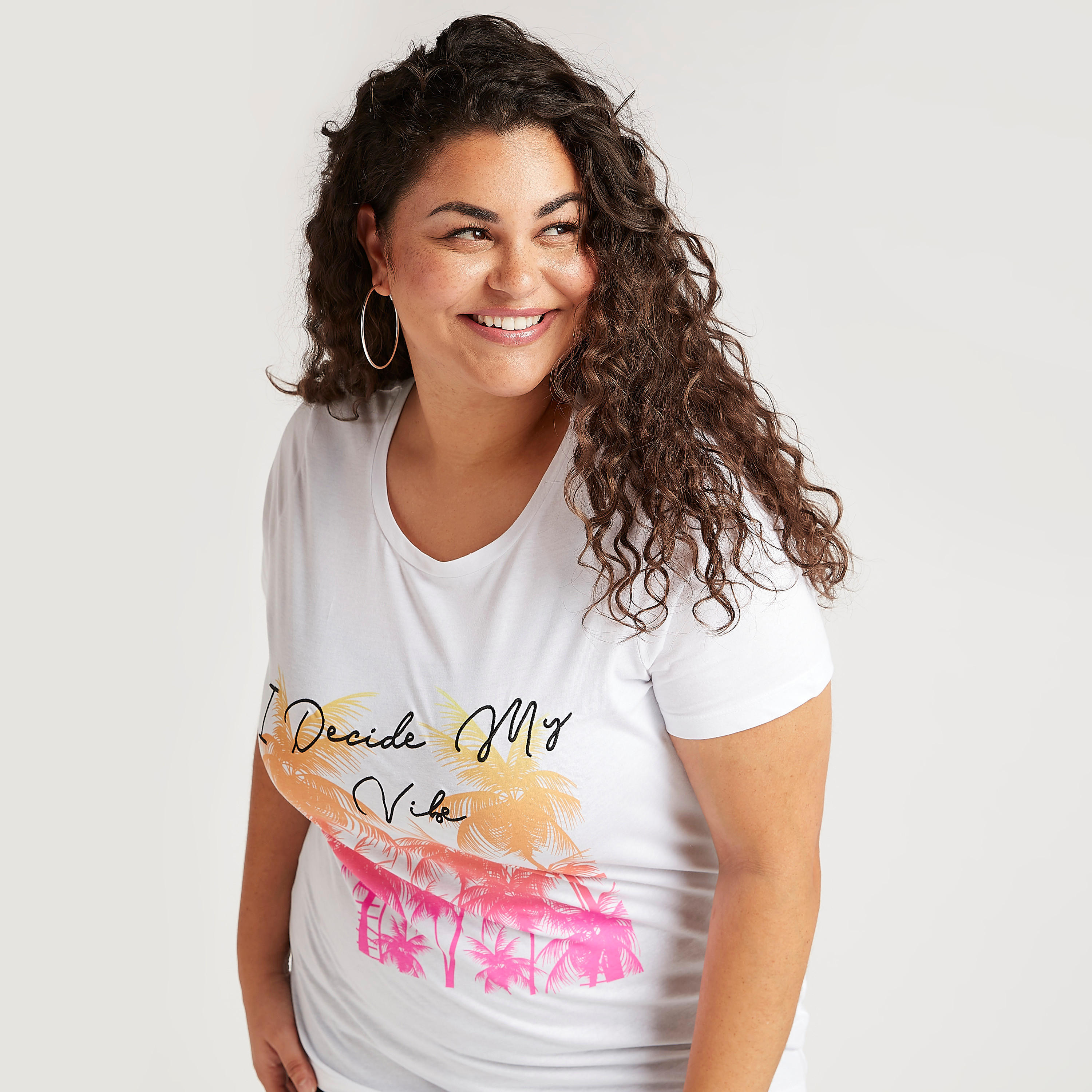 تيشيرت بياقة مستديرة وأكمام قصيرة وطبعات جرافيك-women-clothing-tshirts-image-5