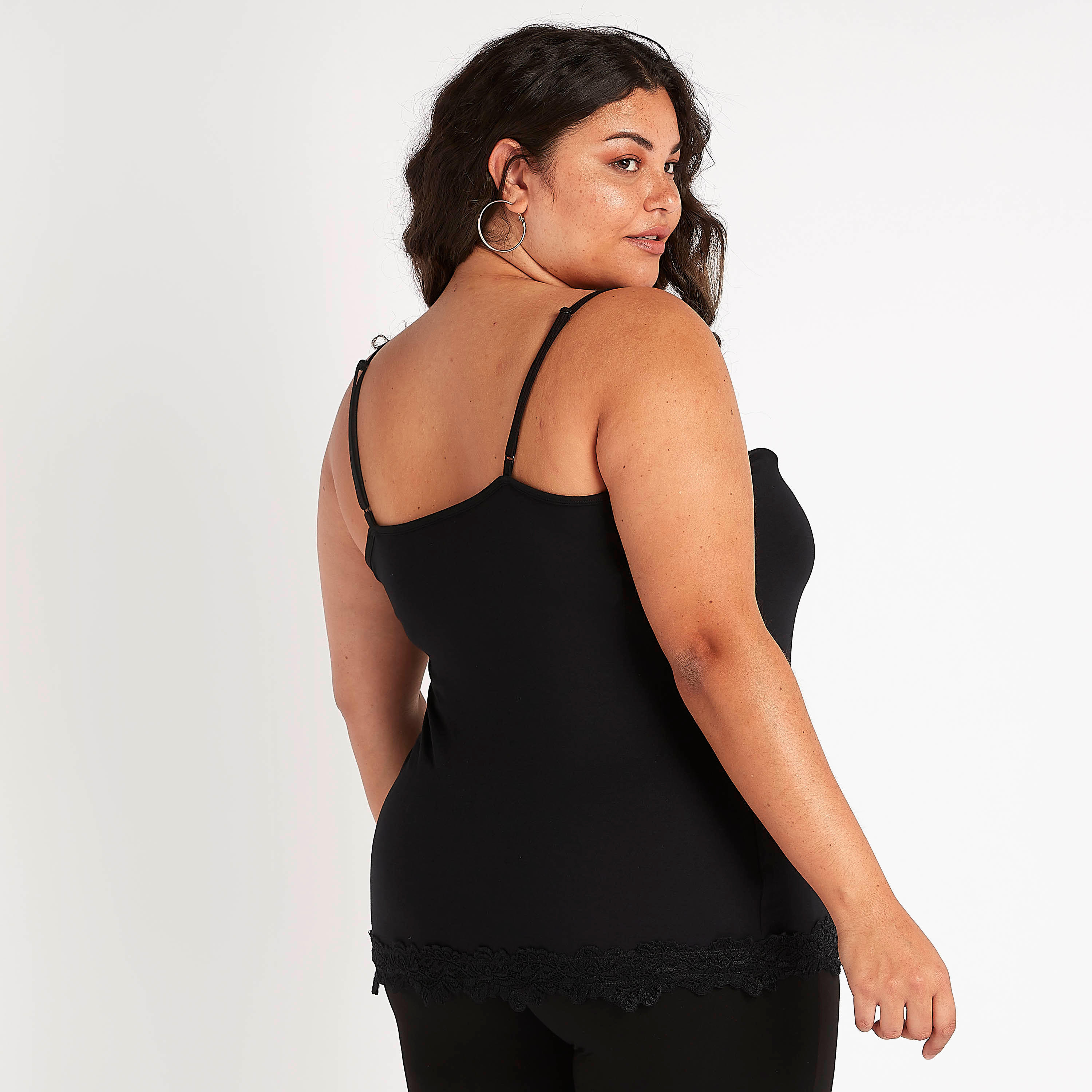 فيست بياقة V وحمّالات قابلة للتعديل وتفاصيل دانتيل-women-clothing-tshirts-image-4